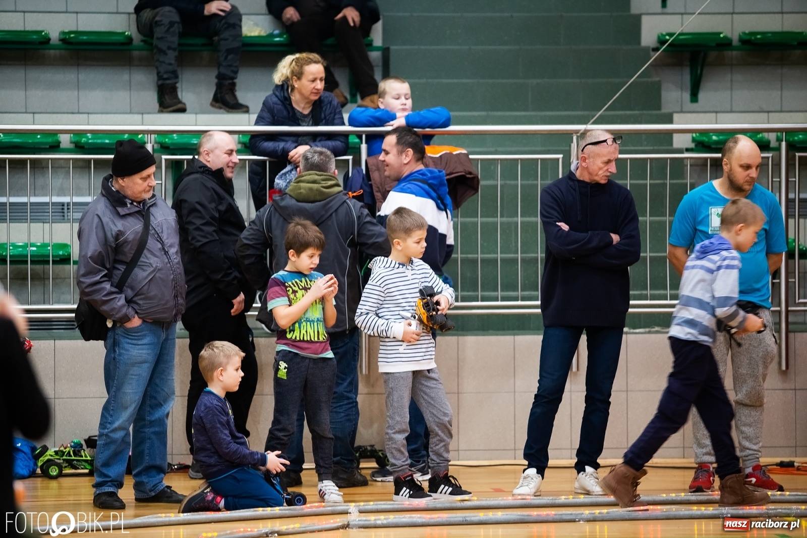 Zdjęcie w galerii na portalu naszraciborz.pl: Mistrzostwa Raciborza Aut Zdalnie Sterowanych w Arenie Rafako wiadomości z regionu