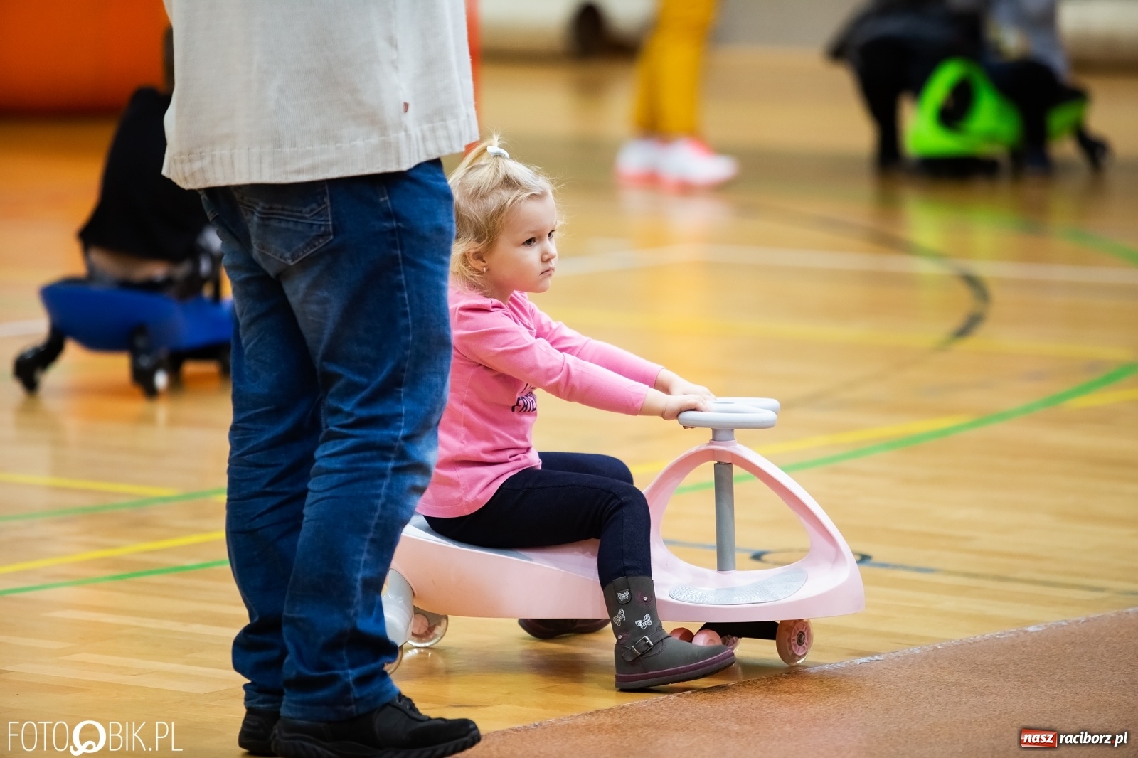 Zdjęcie w galerii na portalu naszraciborz.pl: Mistrzostwa Raciborza Aut Zdalnie Sterowanych w Arenie Rafako wiadomości z regionu