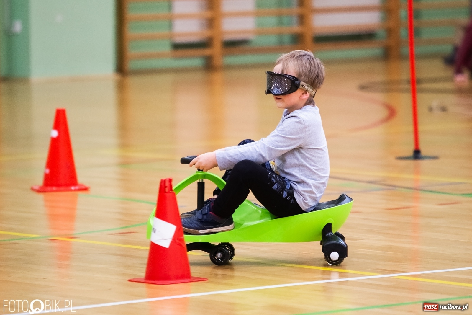 Zdjęcie w galerii na portalu naszraciborz.pl: Mistrzostwa Raciborza Aut Zdalnie Sterowanych w Arenie Rafako wiadomości z regionu