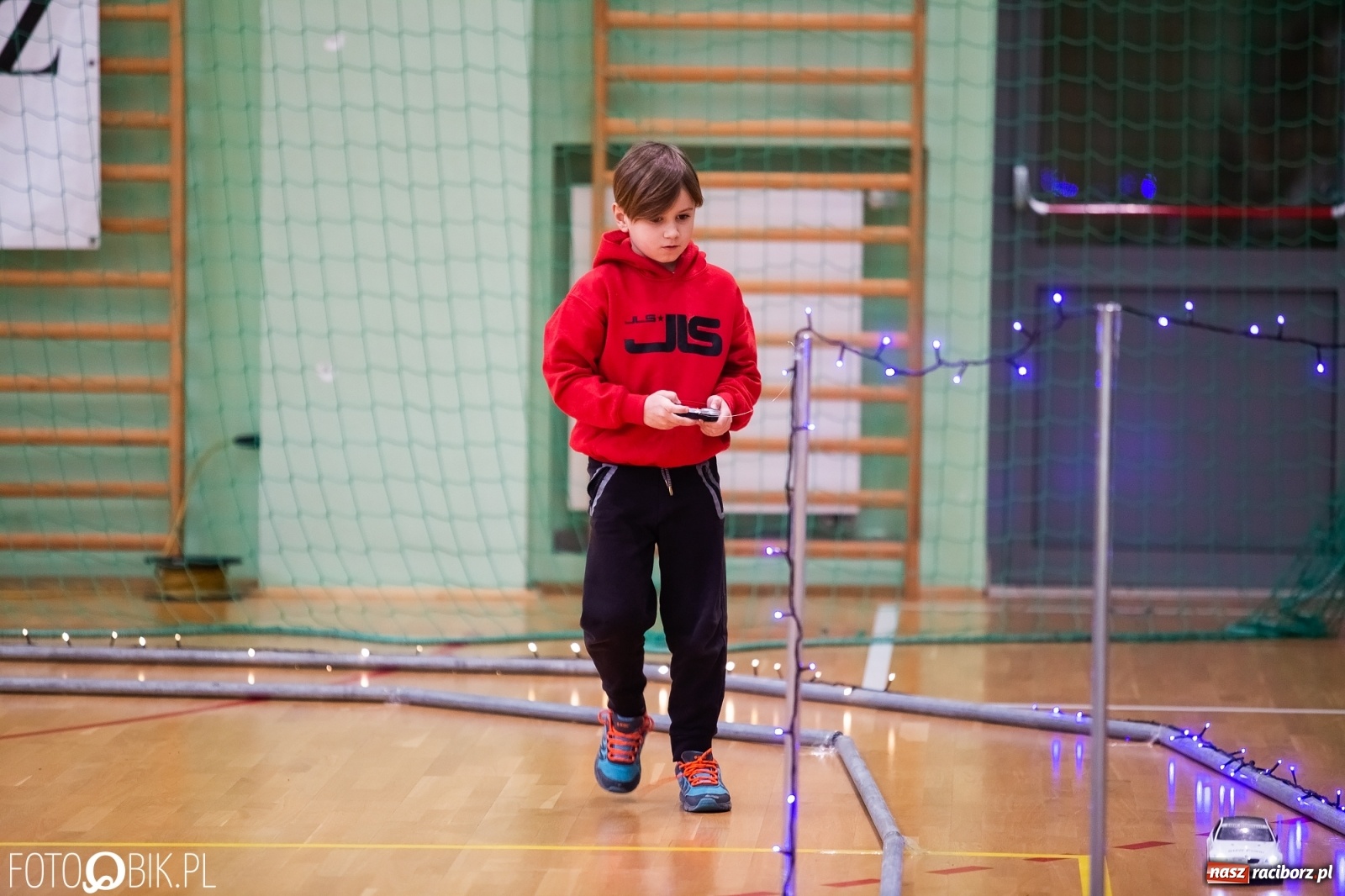 Zdjęcie w galerii na portalu naszraciborz.pl: Mistrzostwa Raciborza Aut Zdalnie Sterowanych w Arenie Rafako wiadomości z regionu