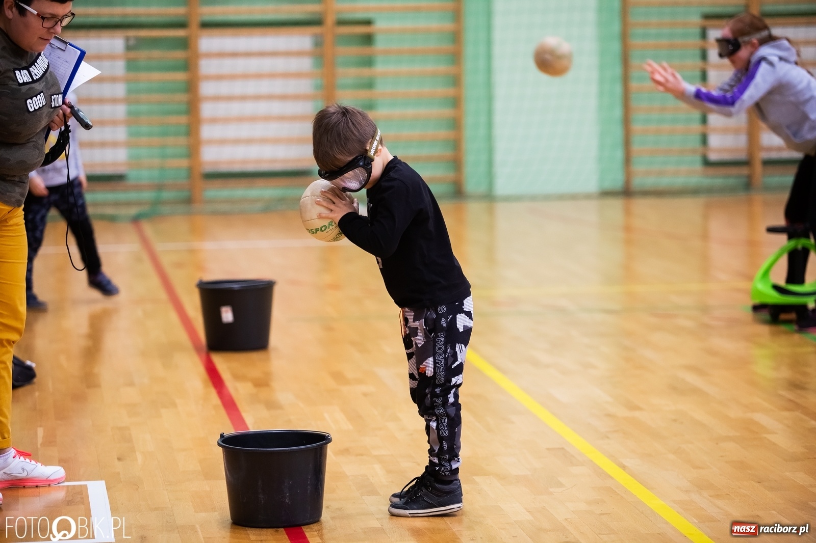 Zdjęcie w galerii na portalu naszraciborz.pl: Mistrzostwa Raciborza Aut Zdalnie Sterowanych w Arenie Rafako wiadomości z regionu