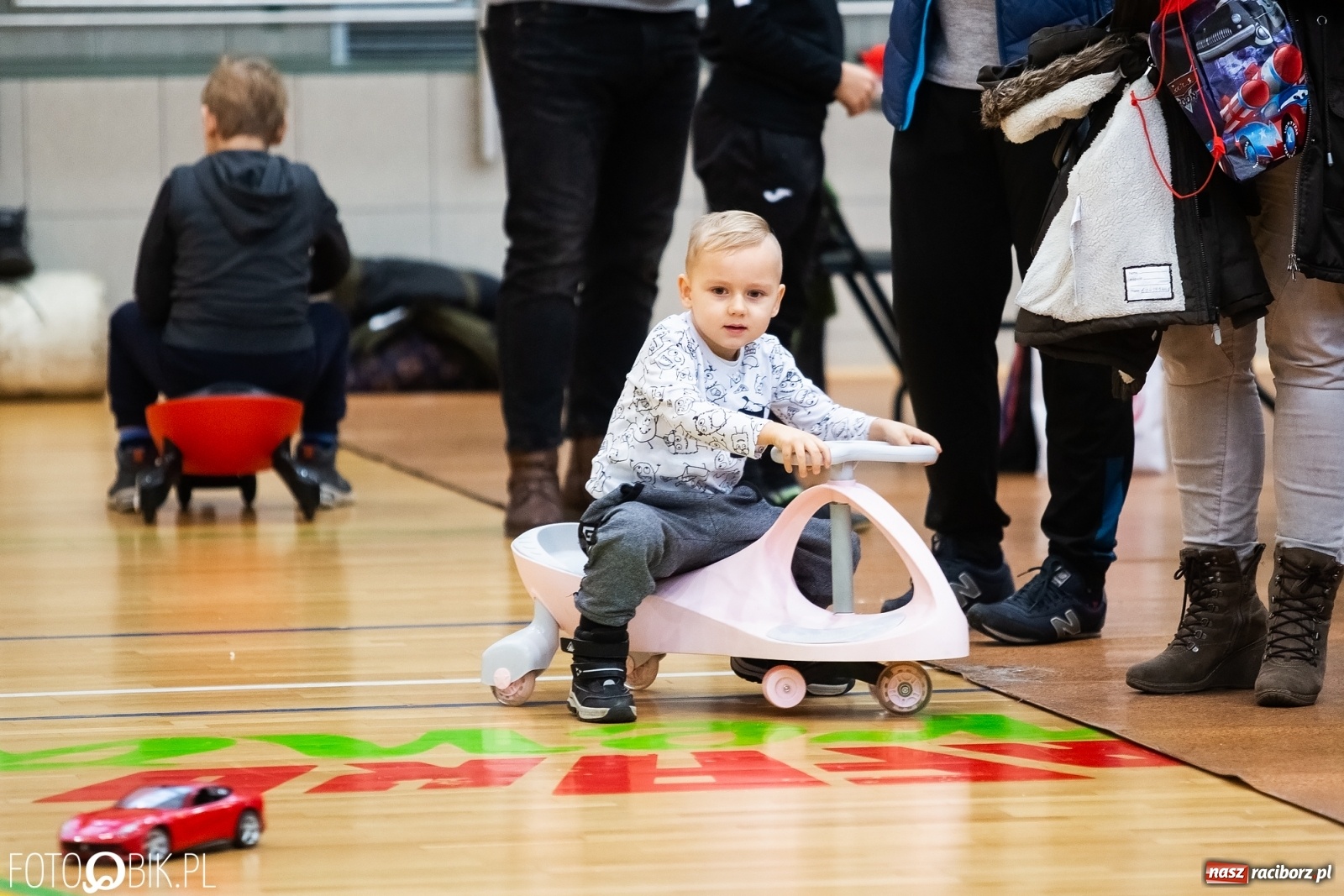 Zdjęcie w galerii na portalu naszraciborz.pl: Mistrzostwa Raciborza Aut Zdalnie Sterowanych w Arenie Rafako wiadomości z regionu