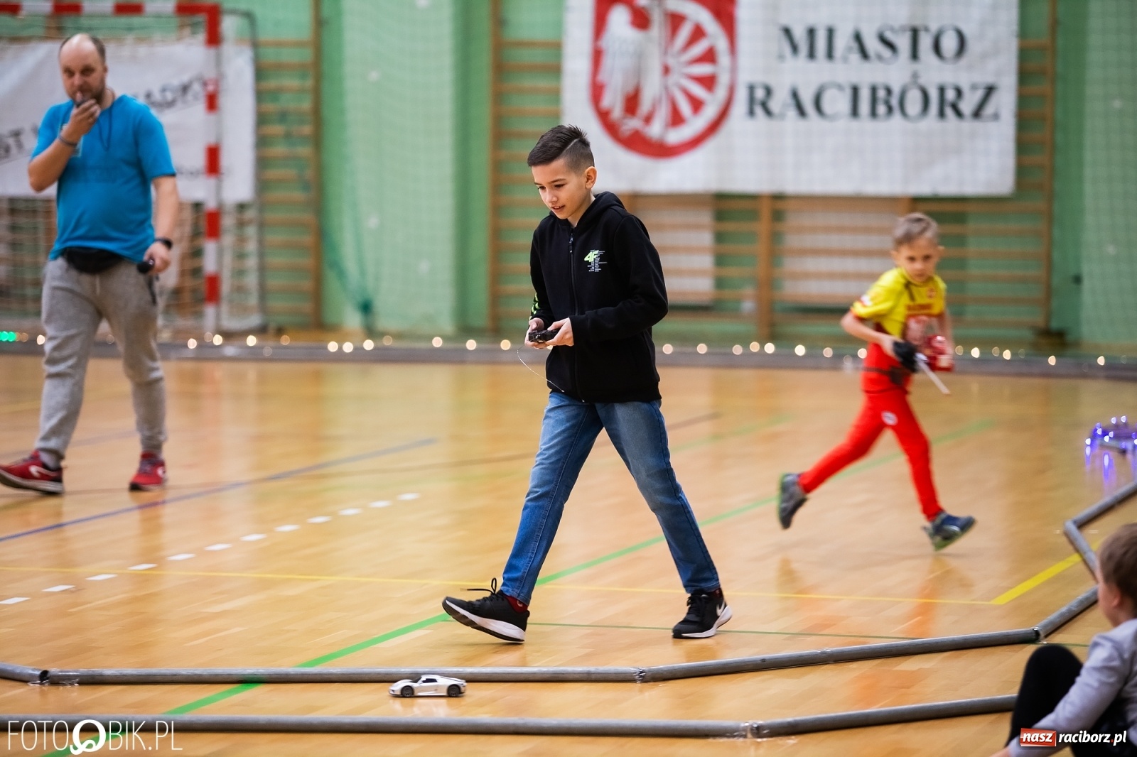 Zdjęcie w galerii na portalu naszraciborz.pl: Mistrzostwa Raciborza Aut Zdalnie Sterowanych w Arenie Rafako wiadomości z regionu