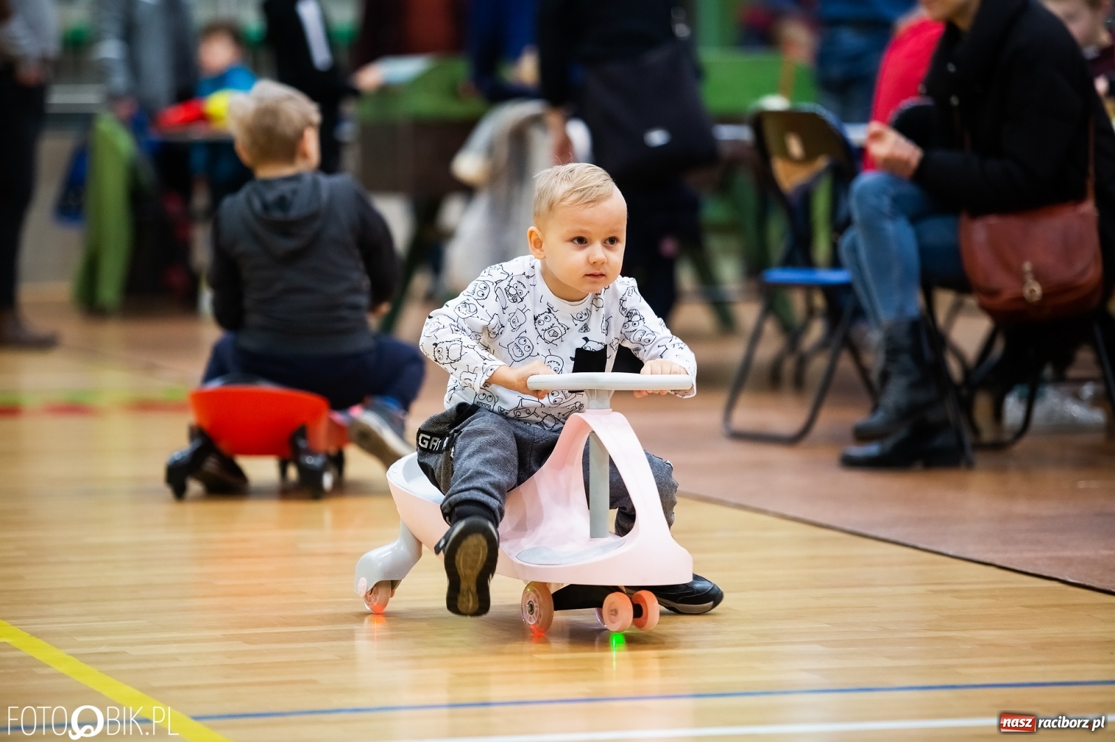 Zdjęcie w galerii na portalu naszraciborz.pl: Mistrzostwa Raciborza Aut Zdalnie Sterowanych w Arenie Rafako wiadomości z regionu