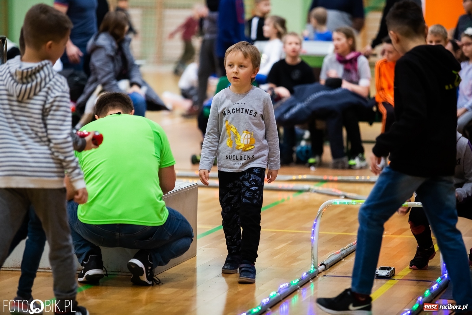 Zdjęcie w galerii na portalu naszraciborz.pl: Mistrzostwa Raciborza Aut Zdalnie Sterowanych w Arenie Rafako wiadomości z regionu