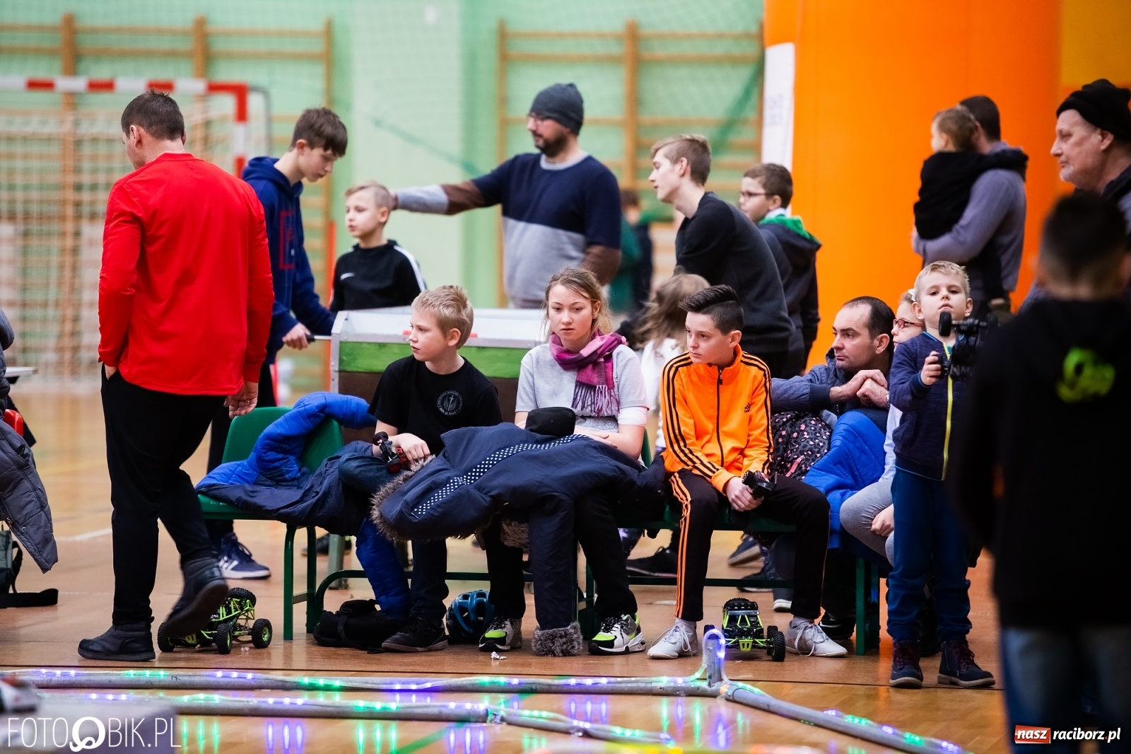 Zdjęcie w galerii na portalu naszraciborz.pl: Mistrzostwa Raciborza Aut Zdalnie Sterowanych w Arenie Rafako wiadomości z regionu