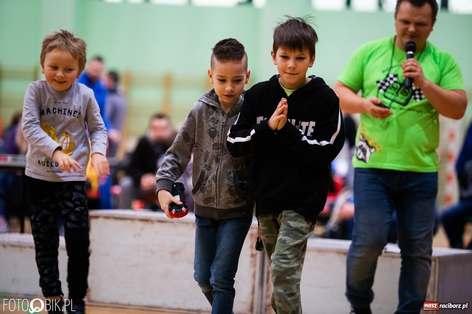Zdjęcie w galerii na portalu naszraciborz.pl: Mistrzostwa Raciborza Aut Zdalnie Sterowanych w Arenie Rafako wiadomości z regionu