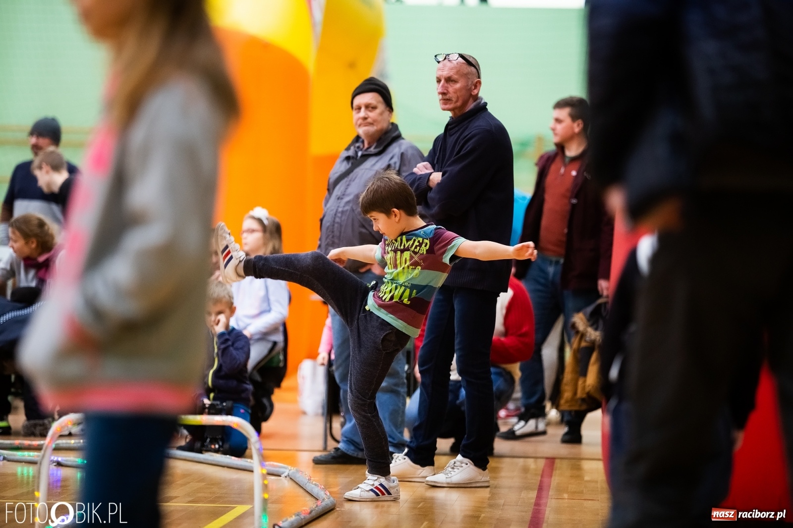 Zdjęcie w galerii na portalu naszraciborz.pl: Mistrzostwa Raciborza Aut Zdalnie Sterowanych w Arenie Rafako wiadomości z regionu