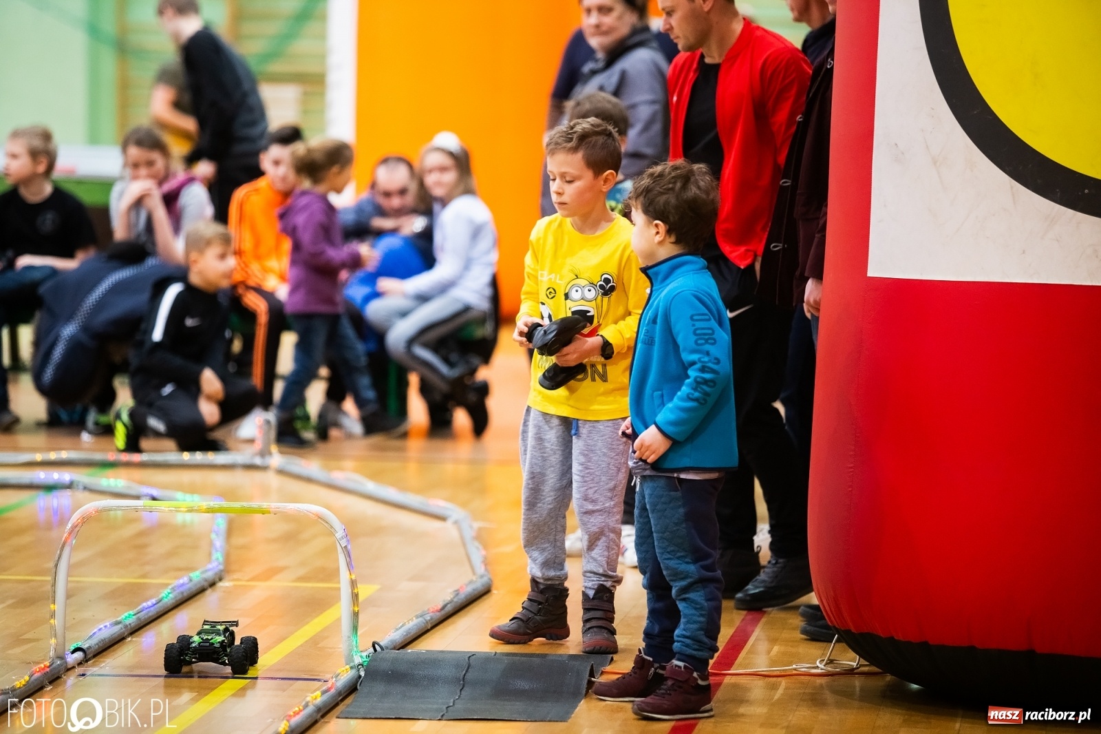 Zdjęcie w galerii na portalu naszraciborz.pl: Mistrzostwa Raciborza Aut Zdalnie Sterowanych w Arenie Rafako wiadomości z regionu