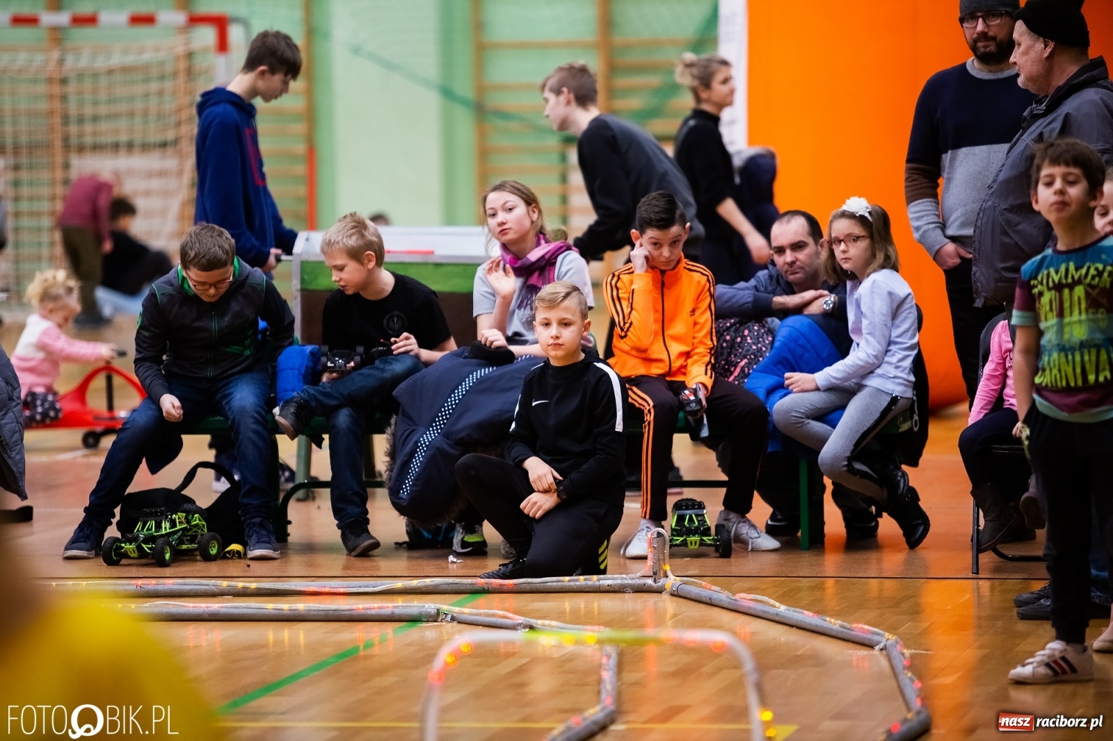 Zdjęcie w galerii na portalu naszraciborz.pl: Mistrzostwa Raciborza Aut Zdalnie Sterowanych w Arenie Rafako wiadomości z regionu