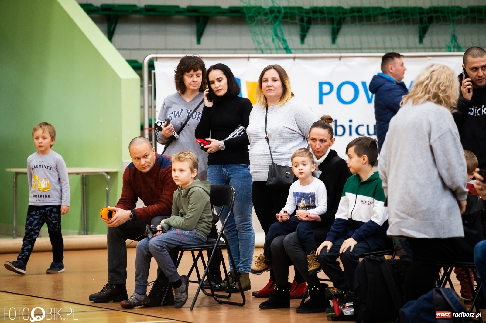 Zdjęcie w galerii na portalu naszraciborz.pl: Mistrzostwa Raciborza Aut Zdalnie Sterowanych w Arenie Rafako wiadomości z regionu