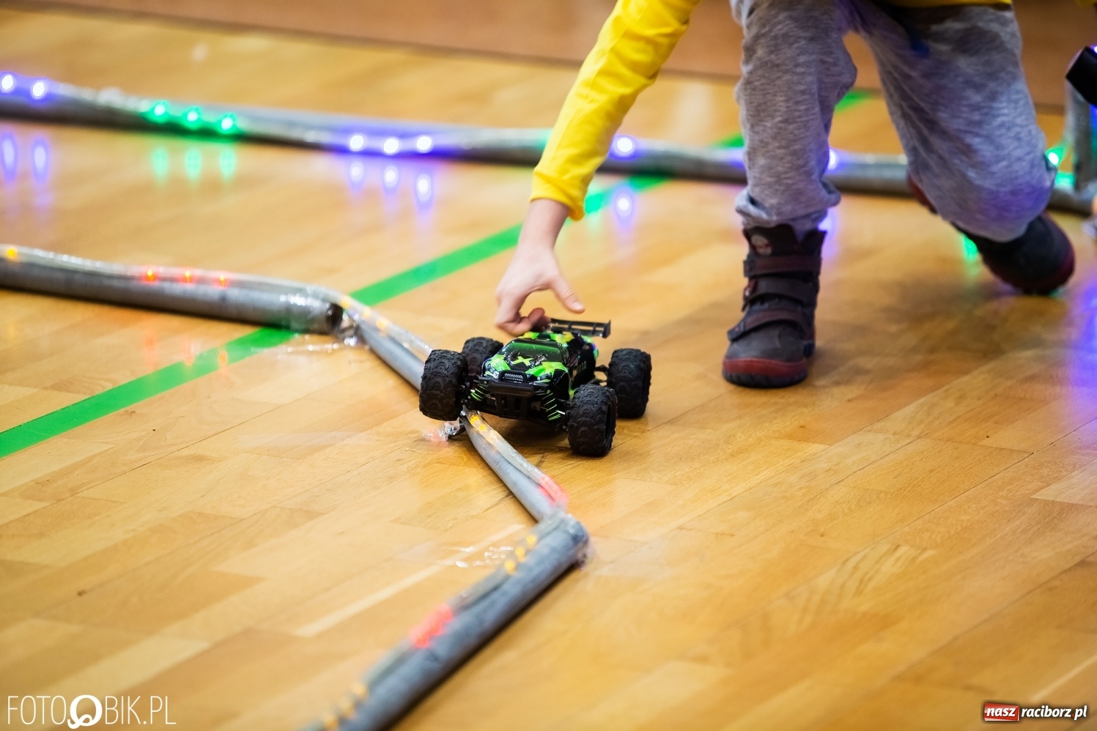 Zdjęcie w galerii na portalu naszraciborz.pl: Mistrzostwa Raciborza Aut Zdalnie Sterowanych w Arenie Rafako wiadomości z regionu