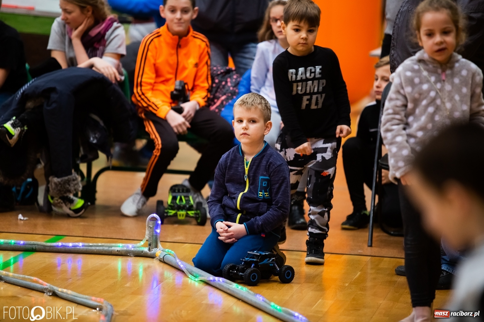 Zdjęcie w galerii na portalu naszraciborz.pl: Mistrzostwa Raciborza Aut Zdalnie Sterowanych w Arenie Rafako wiadomości z regionu