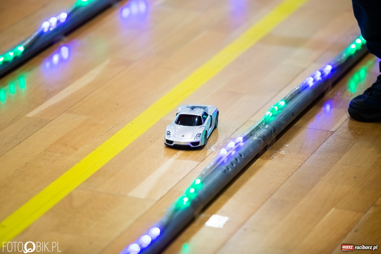 Zdjęcie w galerii na portalu naszraciborz.pl: Mistrzostwa Raciborza Aut Zdalnie Sterowanych w Arenie Rafako wiadomości z regionu