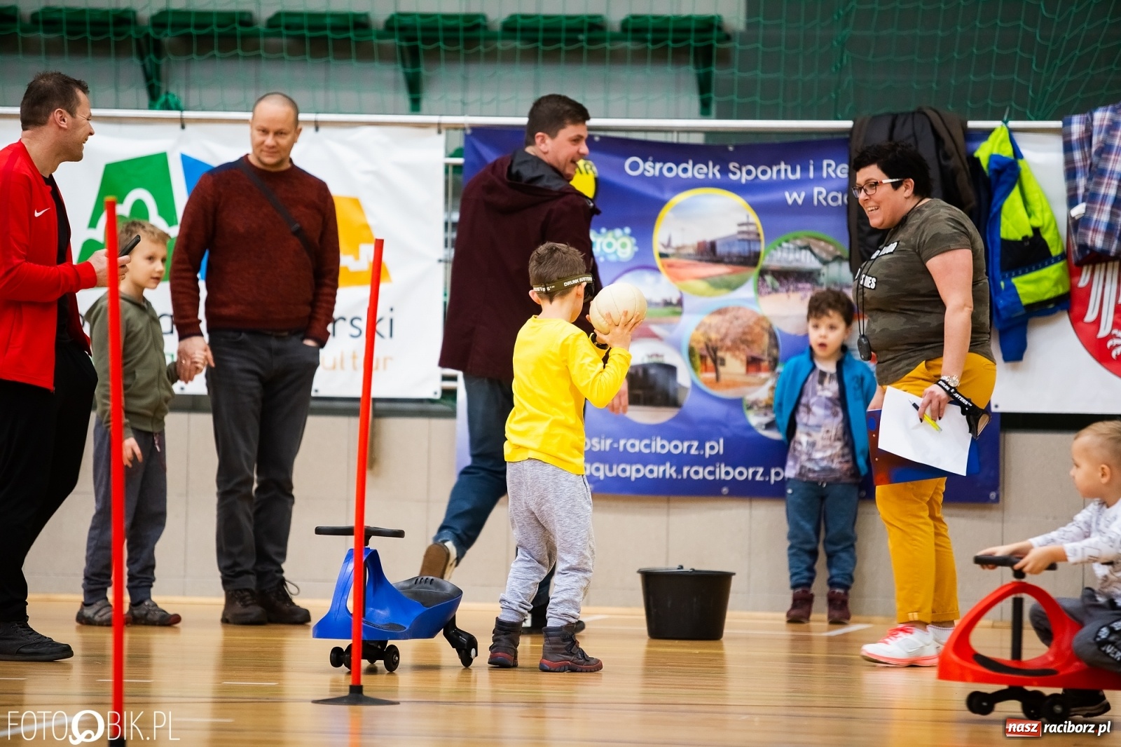 Zdjęcie w galerii na portalu naszraciborz.pl: Mistrzostwa Raciborza Aut Zdalnie Sterowanych w Arenie Rafako wiadomości z regionu
