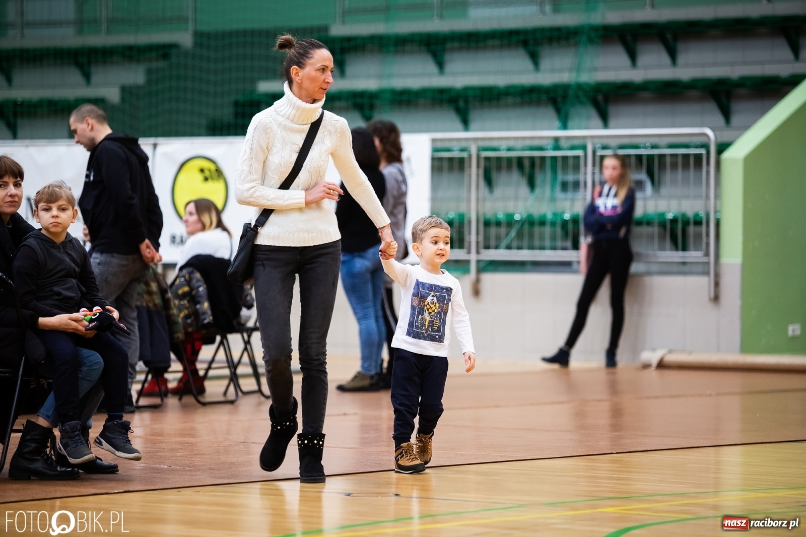 Zdjęcie w galerii na portalu naszraciborz.pl: Mistrzostwa Raciborza Aut Zdalnie Sterowanych w Arenie Rafako wiadomości z regionu