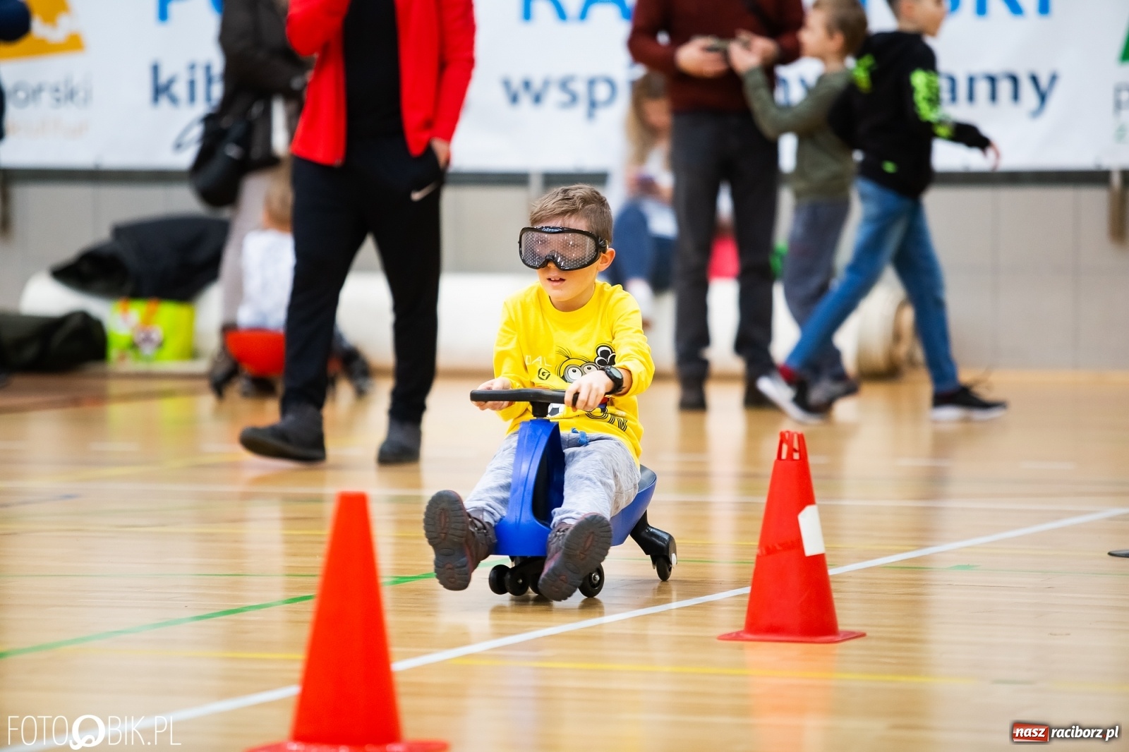 Zdjęcie w galerii na portalu naszraciborz.pl: Mistrzostwa Raciborza Aut Zdalnie Sterowanych w Arenie Rafako wiadomości z regionu
