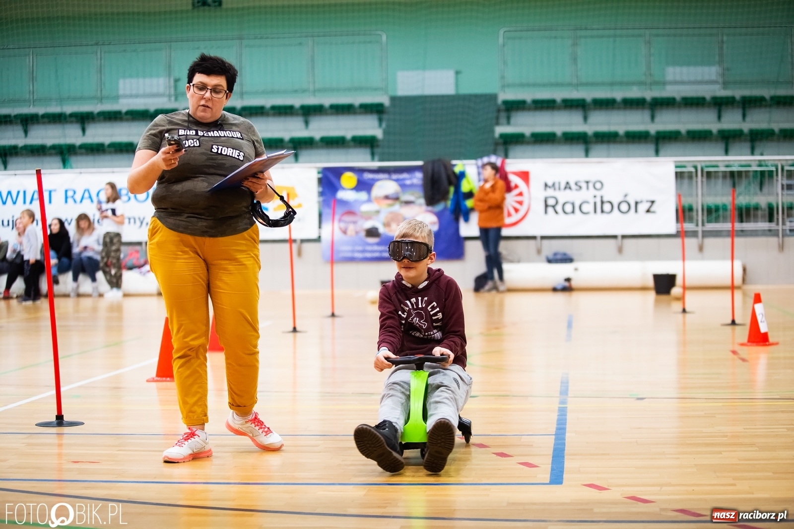 Zdjęcie w galerii na portalu naszraciborz.pl: Mistrzostwa Raciborza Aut Zdalnie Sterowanych w Arenie Rafako wiadomości z regionu