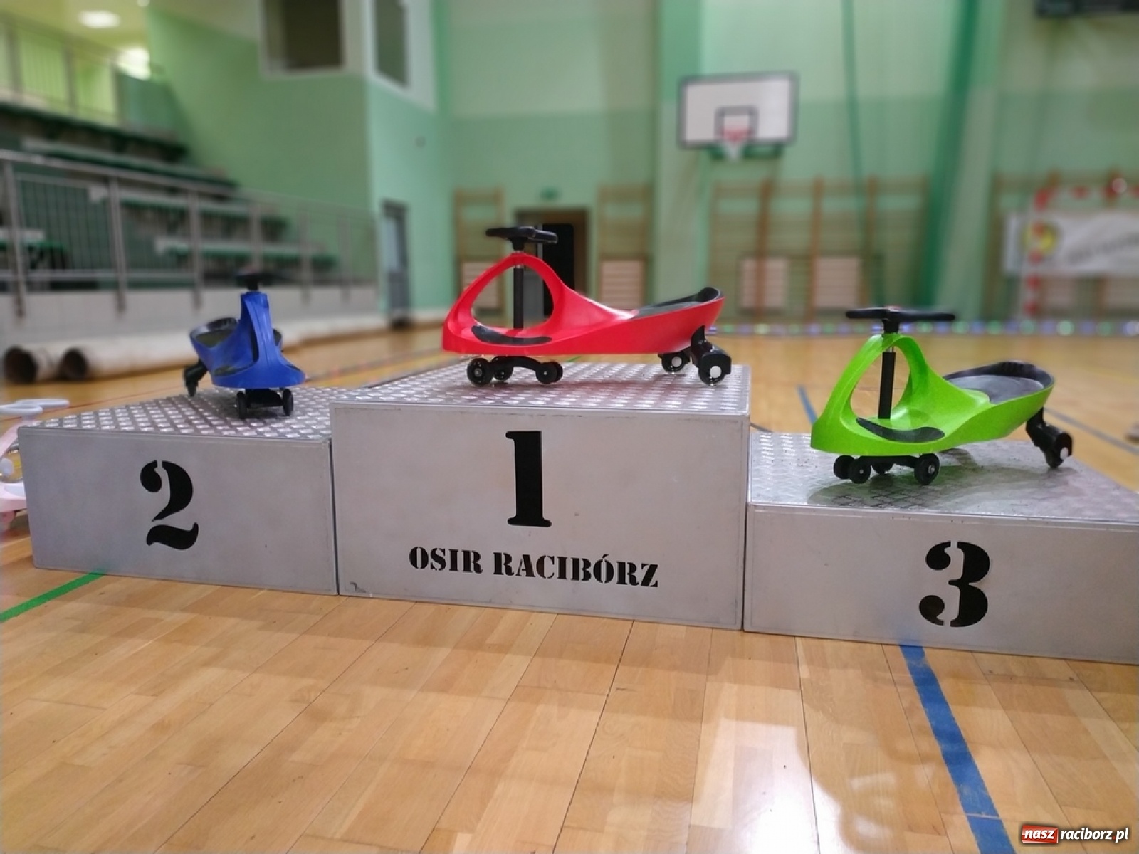 Zdjęcie w galerii na portalu naszraciborz.pl: Mistrzostwa Raciborza Aut Zdalnie Sterowanych w Arenie Rafako wiadomości z regionu