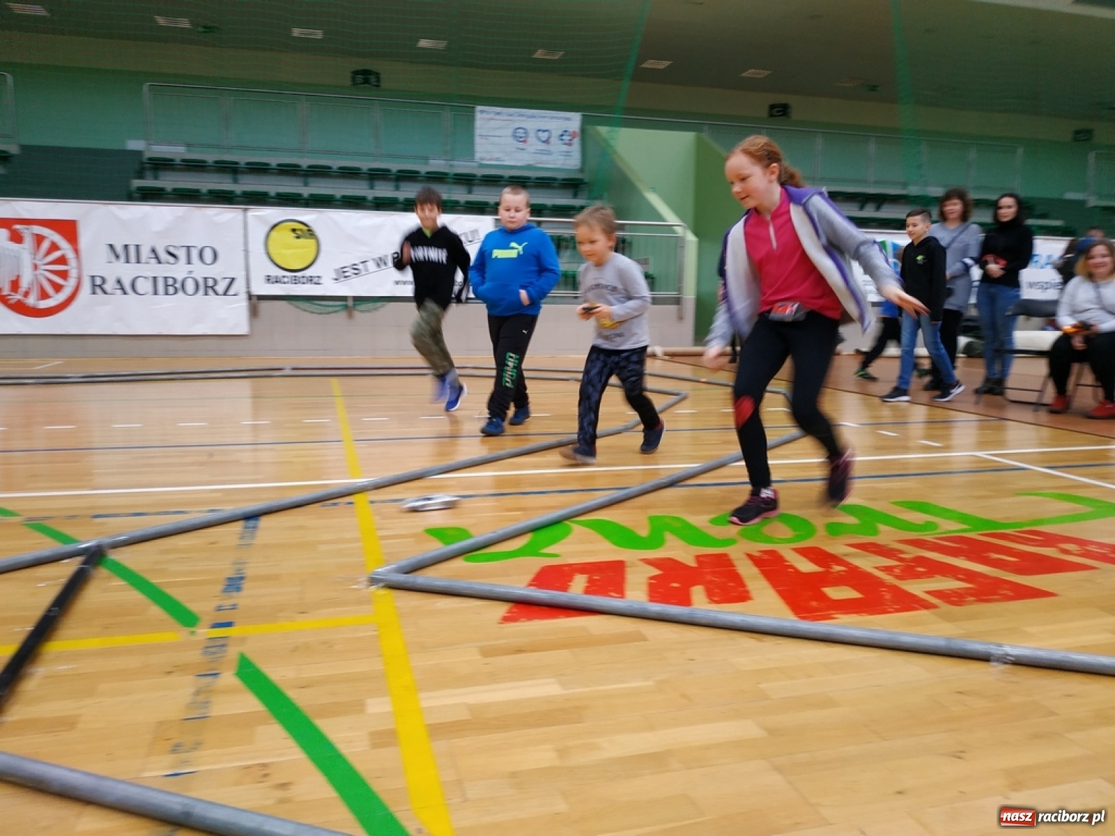Zdjęcie w galerii na portalu naszraciborz.pl: Mistrzostwa Raciborza Aut Zdalnie Sterowanych w Arenie Rafako wiadomości z regionu