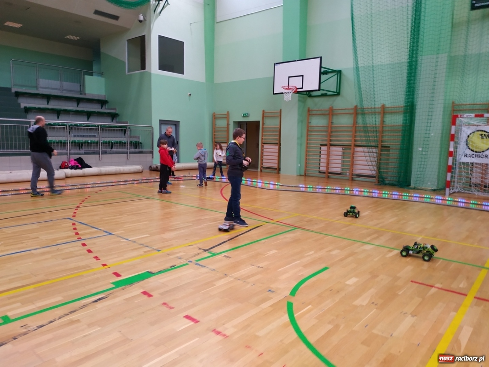 Zdjęcie w galerii na portalu naszraciborz.pl: Mistrzostwa Raciborza Aut Zdalnie Sterowanych w Arenie Rafako wiadomości z regionu