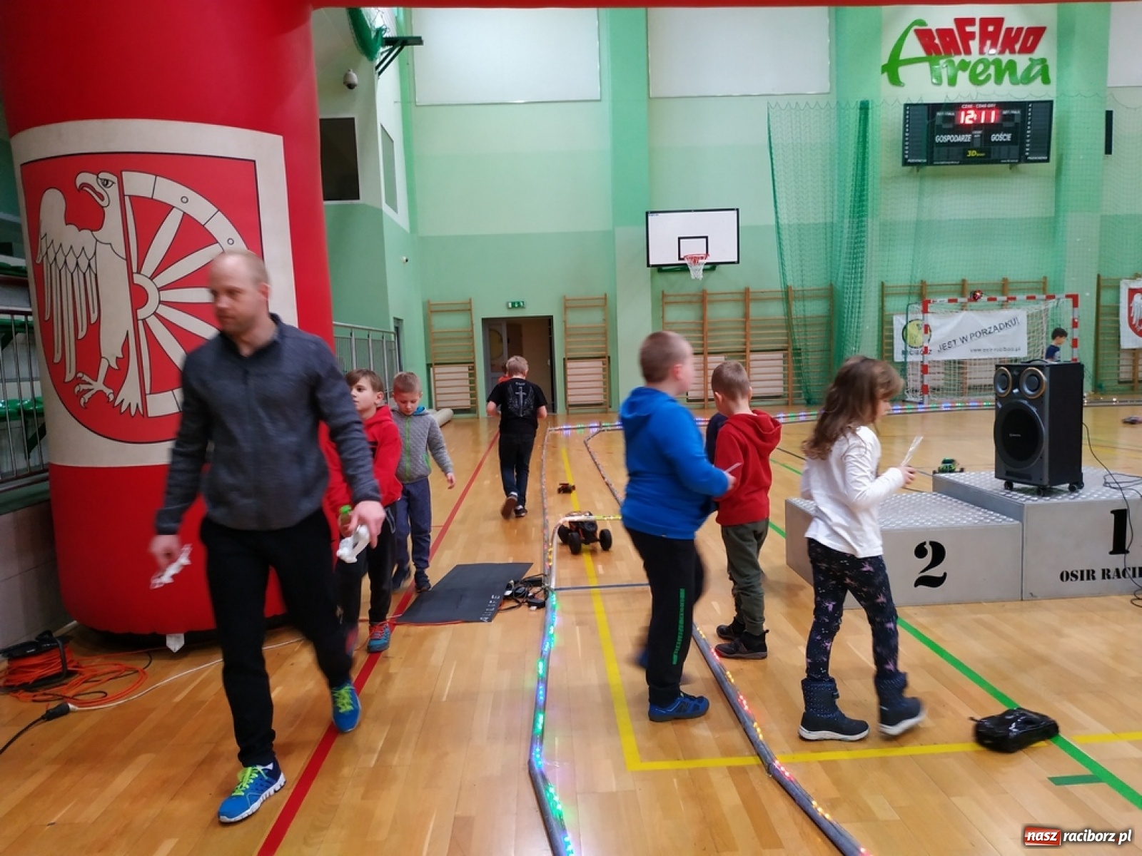 Zdjęcie w galerii na portalu naszraciborz.pl: Mistrzostwa Raciborza Aut Zdalnie Sterowanych w Arenie Rafako wiadomości z regionu