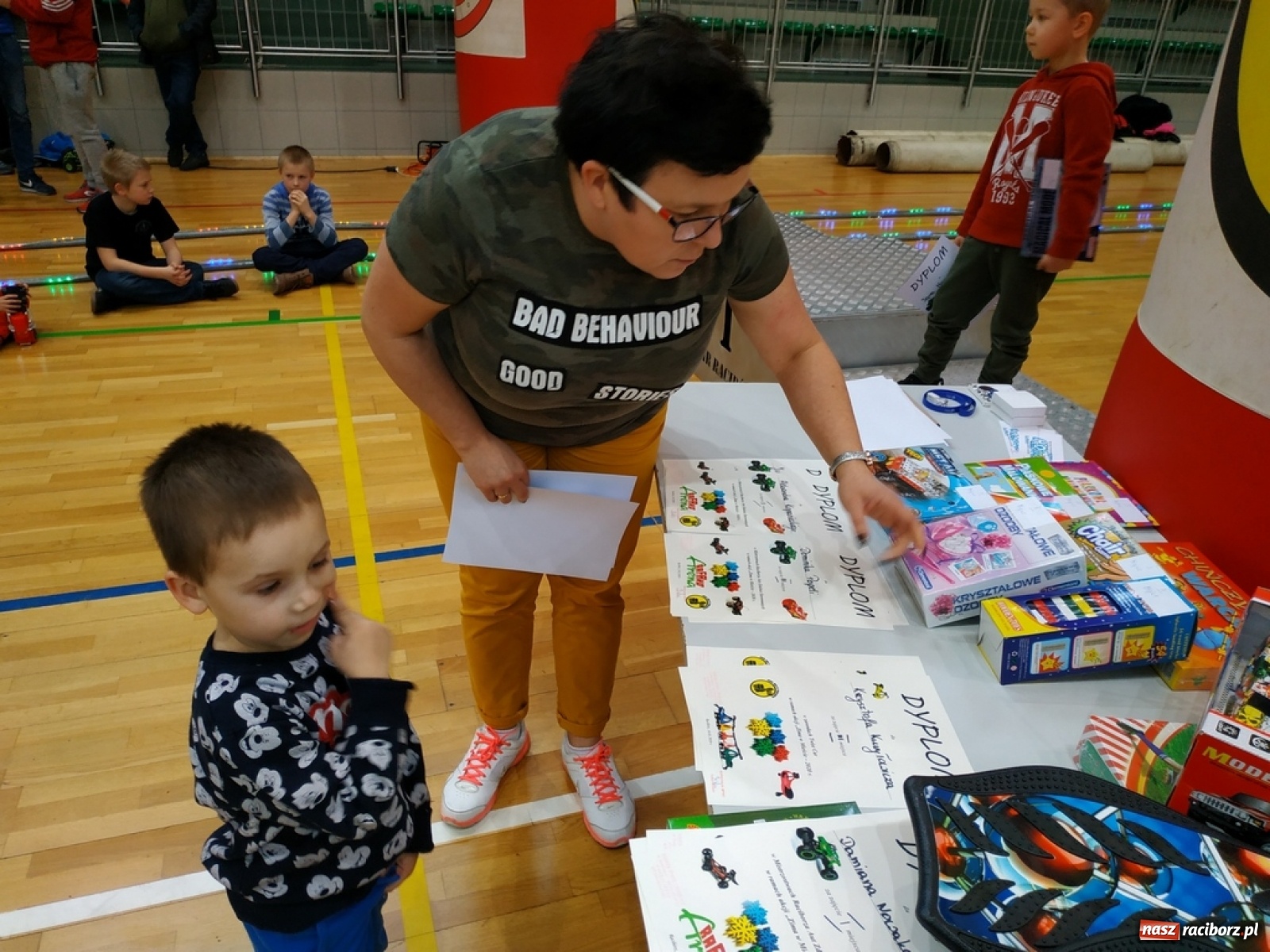 Zdjęcie w galerii na portalu naszraciborz.pl: Mistrzostwa Raciborza Aut Zdalnie Sterowanych w Arenie Rafako wiadomości z regionu