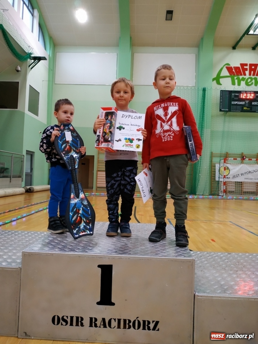 Zdjęcie w galerii na portalu naszraciborz.pl: Mistrzostwa Raciborza Aut Zdalnie Sterowanych w Arenie Rafako wiadomości z regionu