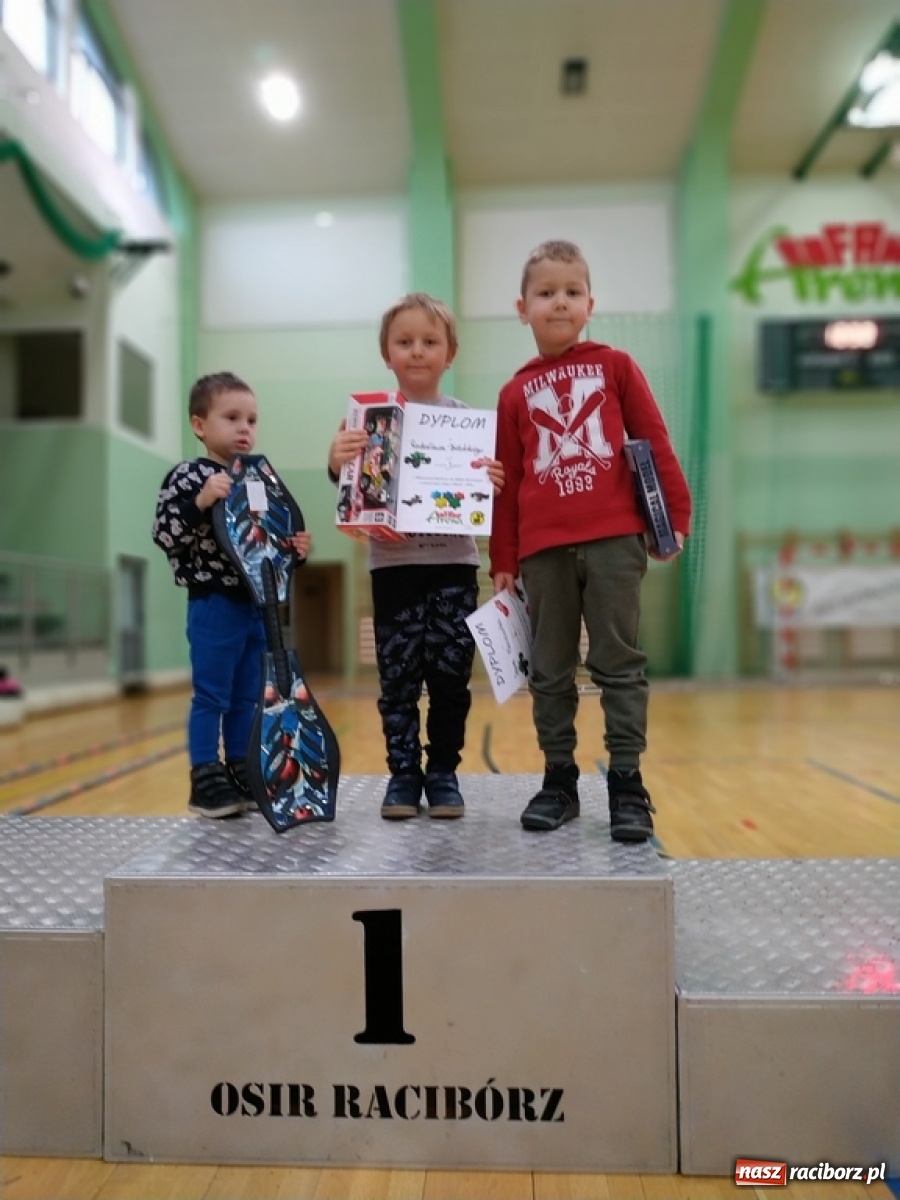 Zdjęcie w galerii na portalu naszraciborz.pl: Mistrzostwa Raciborza Aut Zdalnie Sterowanych w Arenie Rafako wiadomości z regionu