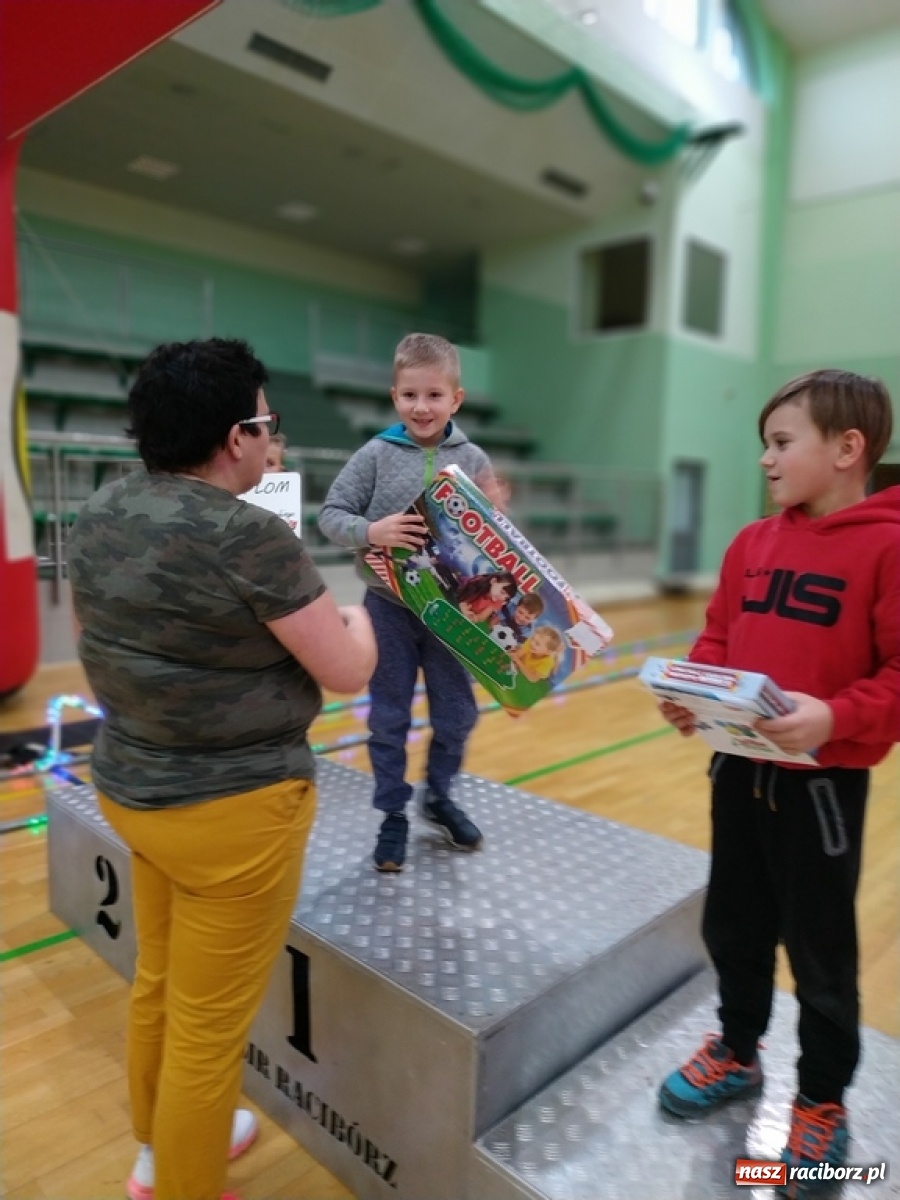Zdjęcie w galerii na portalu naszraciborz.pl: Mistrzostwa Raciborza Aut Zdalnie Sterowanych w Arenie Rafako wiadomości z regionu