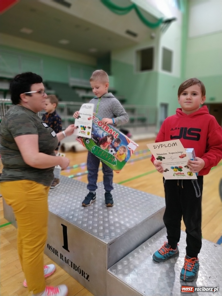 Zdjęcie w galerii na portalu naszraciborz.pl: Mistrzostwa Raciborza Aut Zdalnie Sterowanych w Arenie Rafako wiadomości z regionu