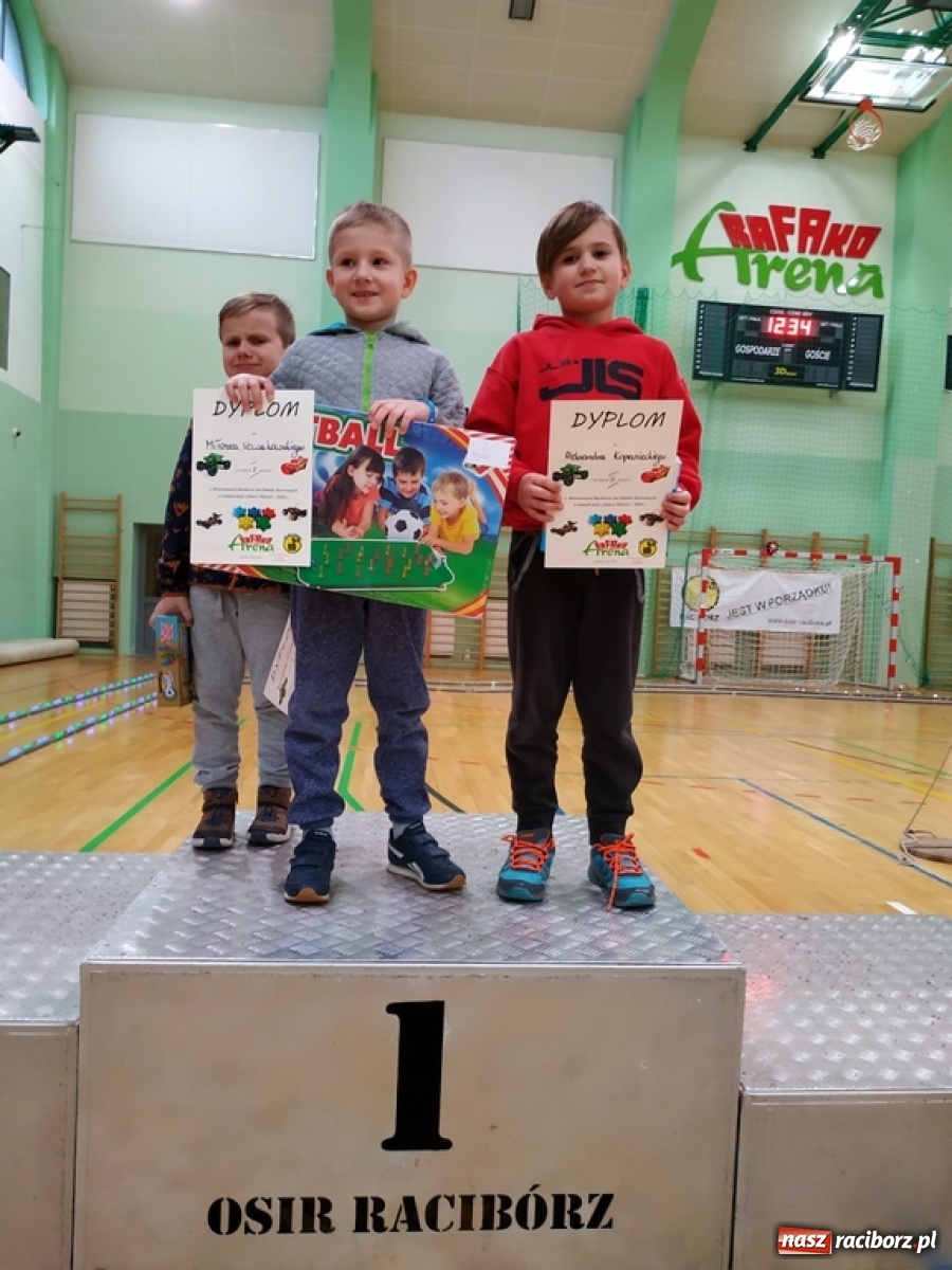 Zdjęcie w galerii na portalu naszraciborz.pl: Mistrzostwa Raciborza Aut Zdalnie Sterowanych w Arenie Rafako wiadomości z regionu