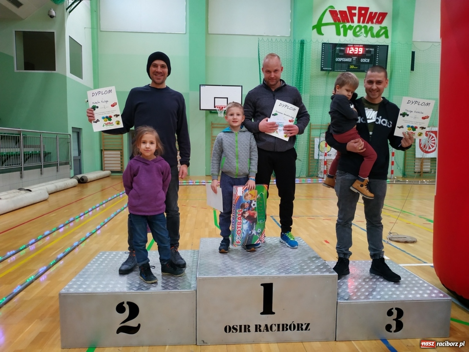 Zdjęcie w galerii na portalu naszraciborz.pl: Mistrzostwa Raciborza Aut Zdalnie Sterowanych w Arenie Rafako wiadomości z regionu