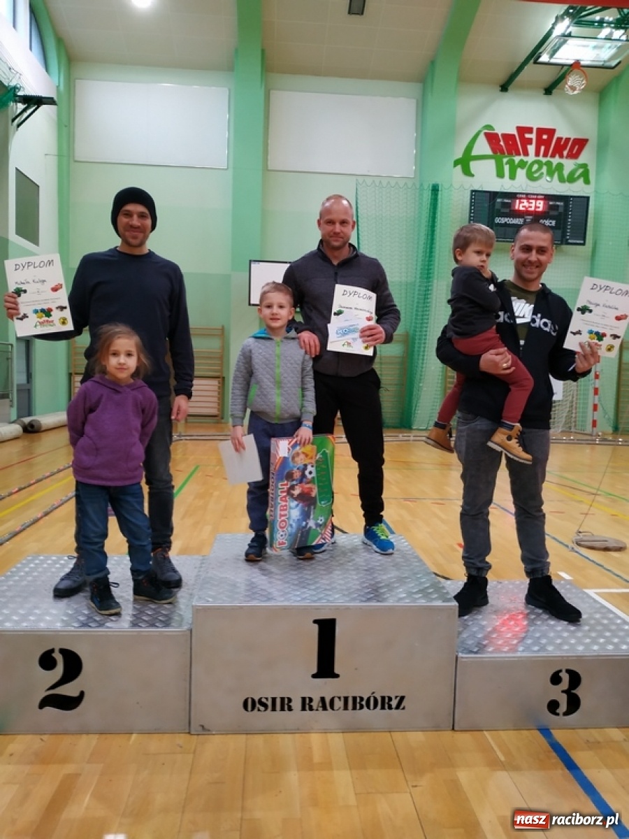 Zdjęcie w galerii na portalu naszraciborz.pl: Mistrzostwa Raciborza Aut Zdalnie Sterowanych w Arenie Rafako wiadomości z regionu