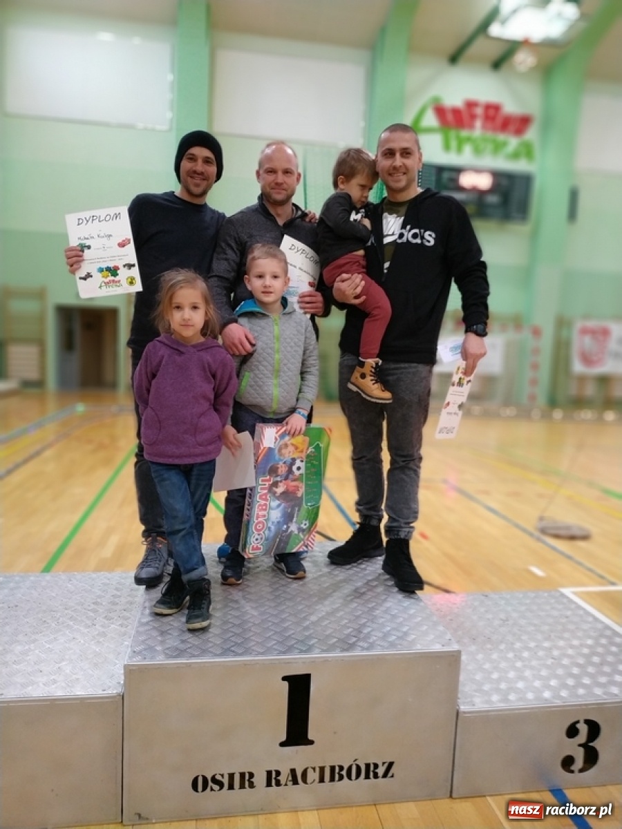 Zdjęcie w galerii na portalu naszraciborz.pl: Mistrzostwa Raciborza Aut Zdalnie Sterowanych w Arenie Rafako wiadomości z regionu