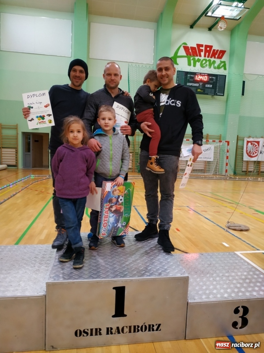 Zdjęcie w galerii na portalu naszraciborz.pl: Mistrzostwa Raciborza Aut Zdalnie Sterowanych w Arenie Rafako wiadomości z regionu