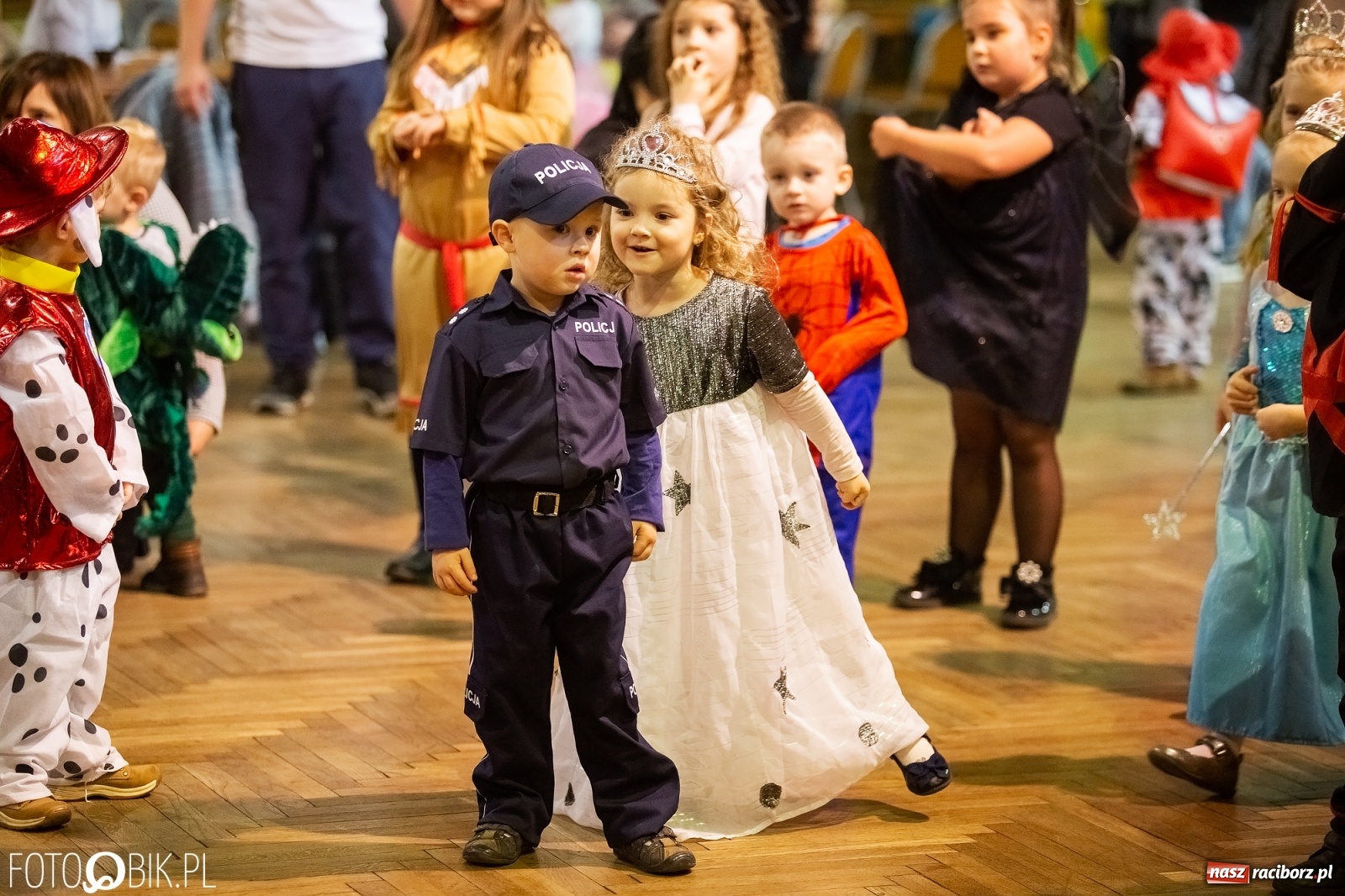 Zdjęcie w galerii na portalu naszraciborz.pl: Krzanowicki kolorowy Kinderball  wiadomości z regionu