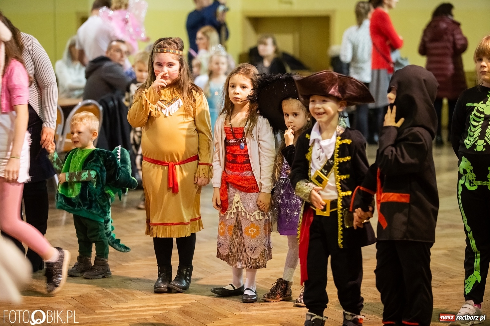 Zdjęcie w galerii na portalu naszraciborz.pl: Krzanowicki kolorowy Kinderball  wiadomości z regionu