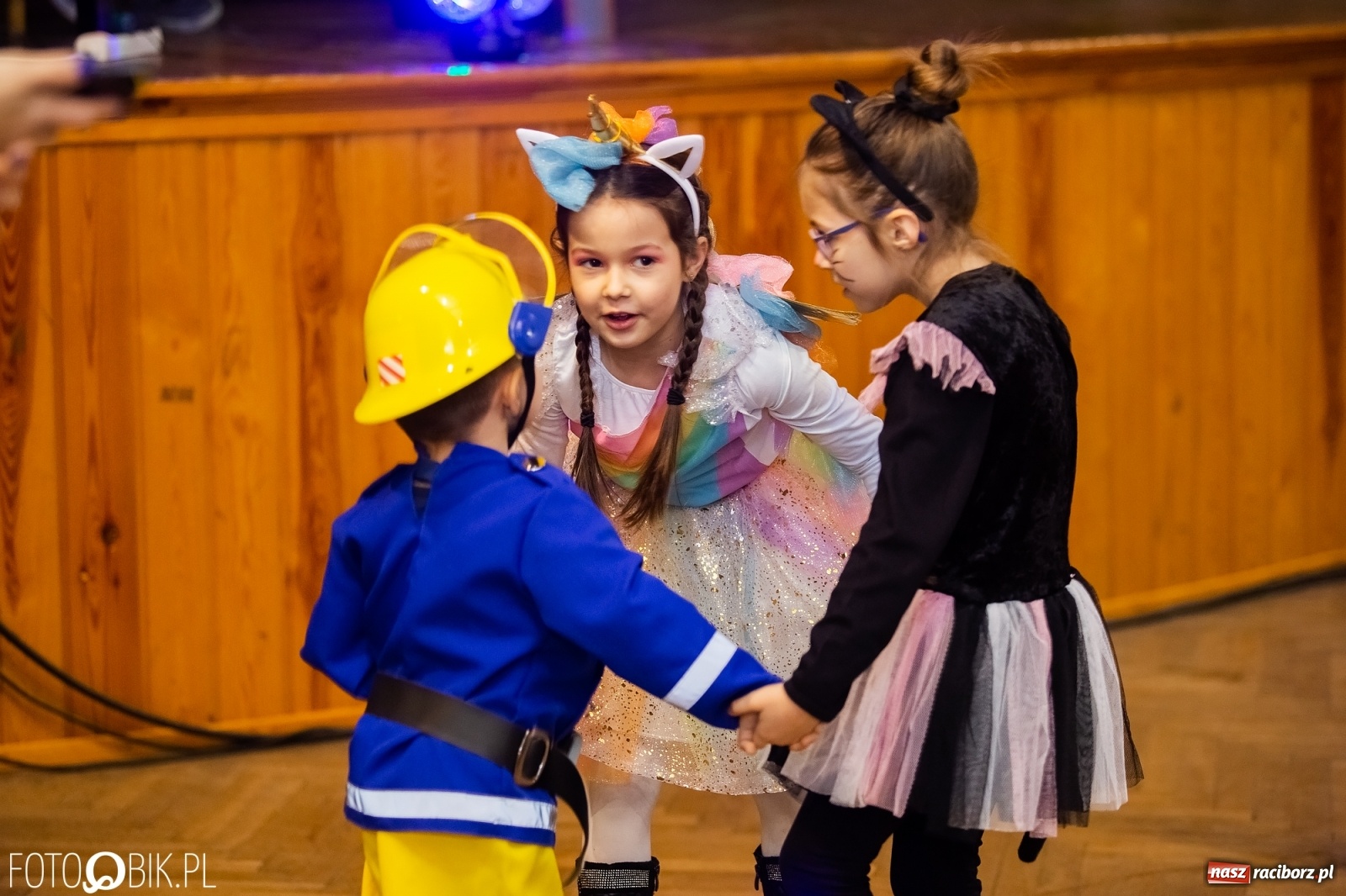 Zdjęcie w galerii na portalu naszraciborz.pl: Krzanowicki kolorowy Kinderball  wiadomości z regionu