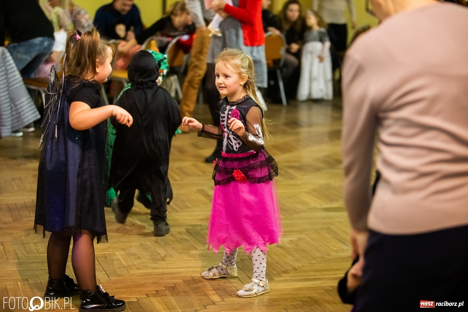 Zdjęcie w galerii na portalu naszraciborz.pl: Krzanowicki kolorowy Kinderball  wiadomości z regionu