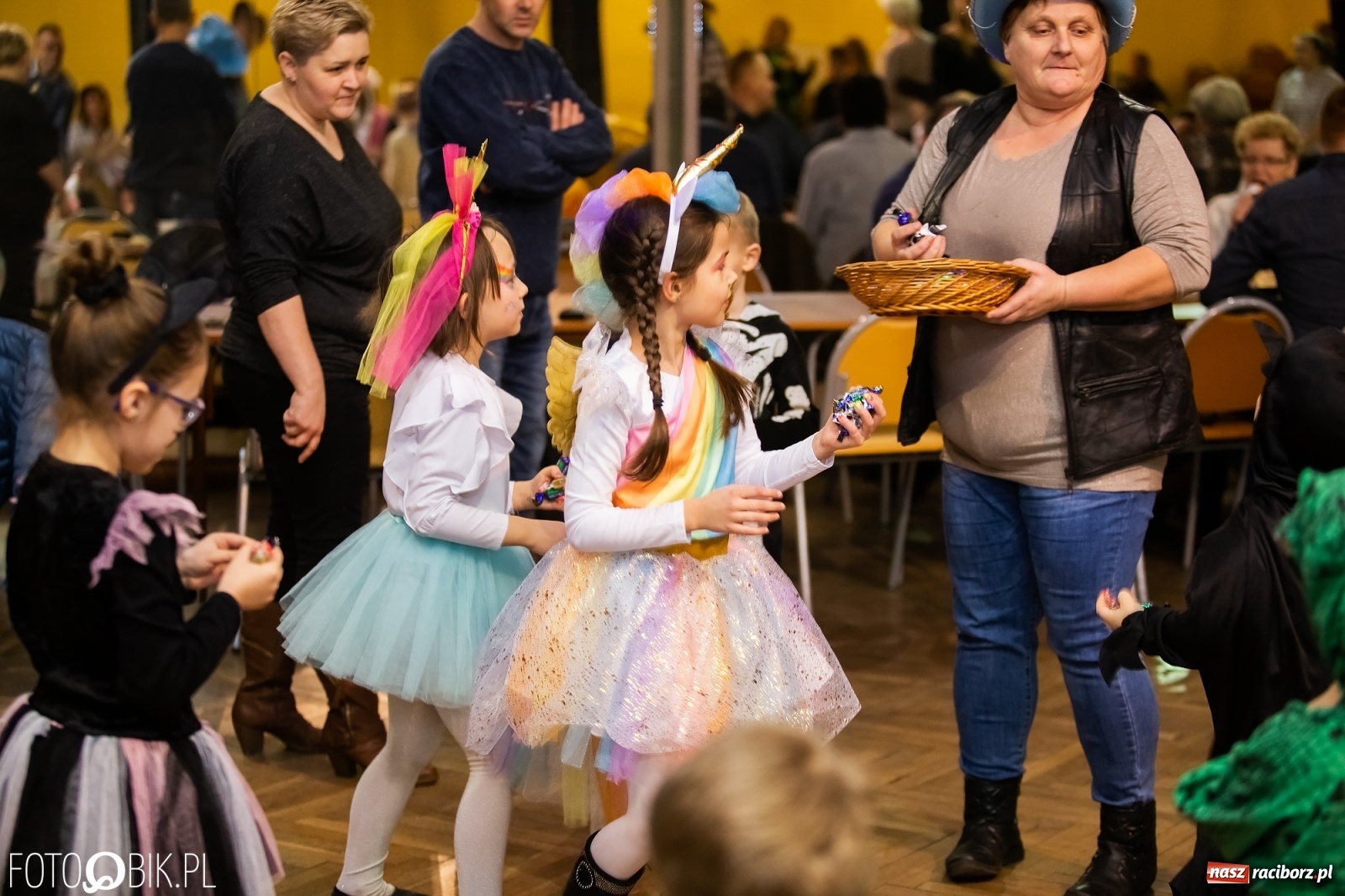 Zdjęcie w galerii na portalu naszraciborz.pl: Krzanowicki kolorowy Kinderball  wiadomości z regionu