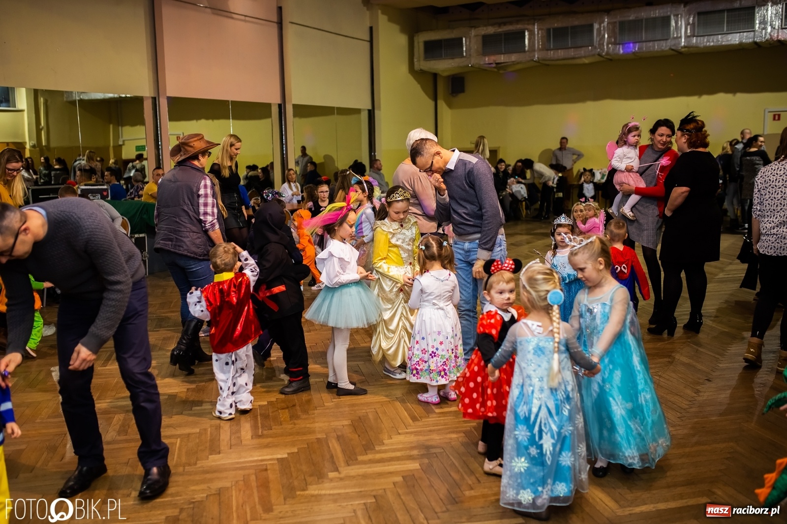 Zdjęcie w galerii na portalu naszraciborz.pl: Krzanowicki kolorowy Kinderball  wiadomości z regionu