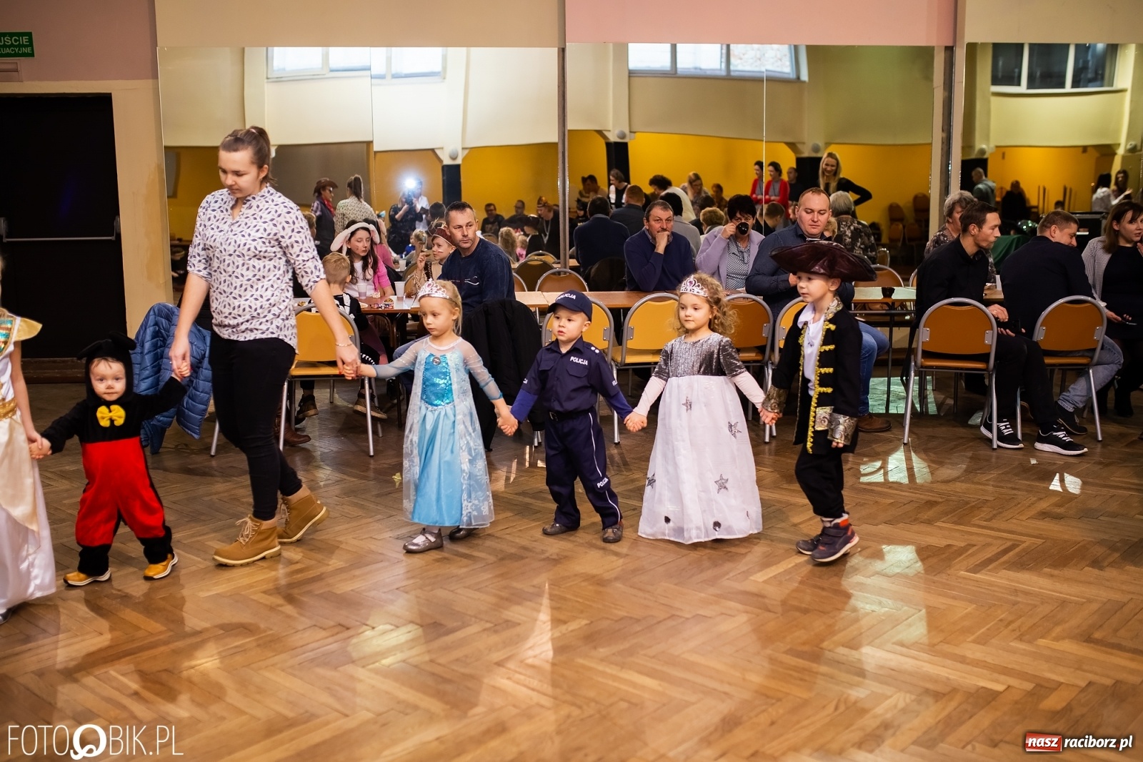 Zdjęcie w galerii na portalu naszraciborz.pl: Krzanowicki kolorowy Kinderball  wiadomości z regionu