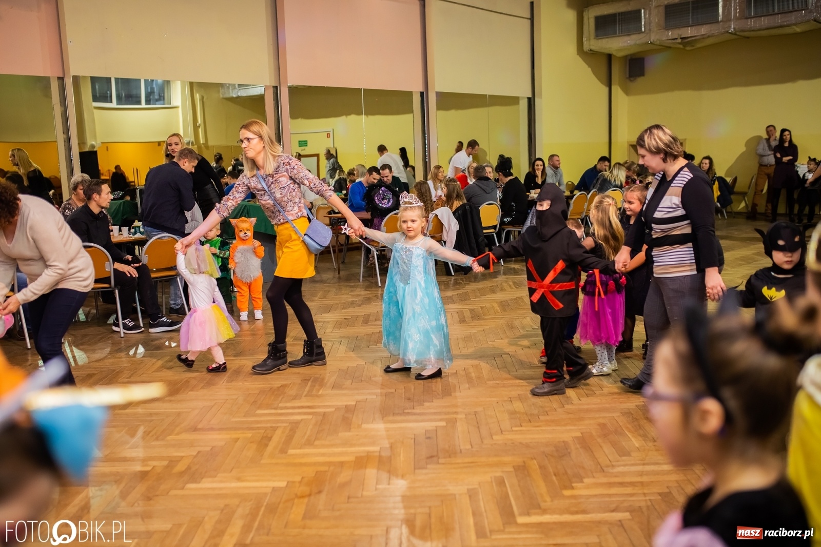 Zdjęcie w galerii na portalu naszraciborz.pl: Krzanowicki kolorowy Kinderball  wiadomości z regionu