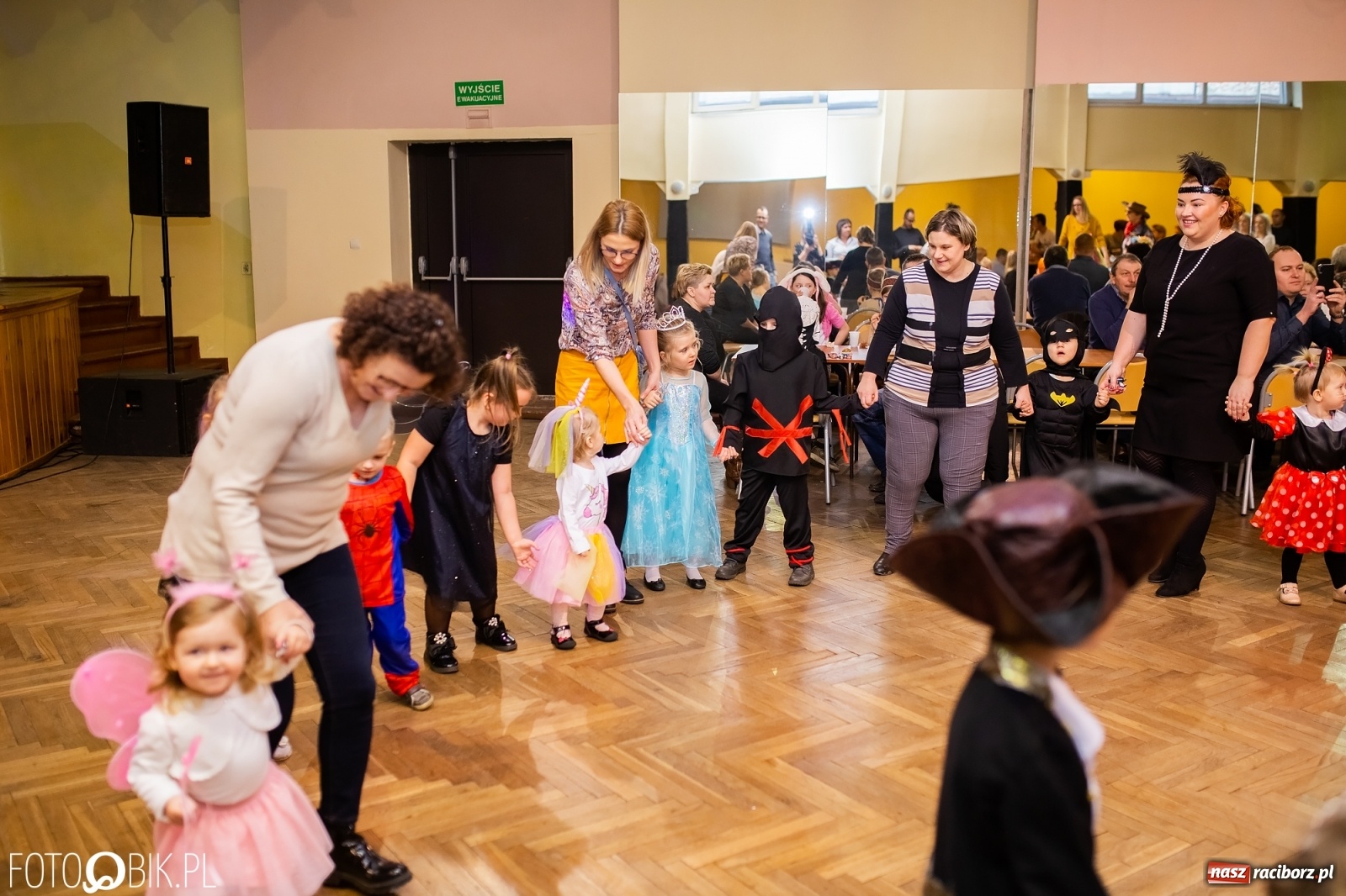 Zdjęcie w galerii na portalu naszraciborz.pl: Krzanowicki kolorowy Kinderball  wiadomości z regionu