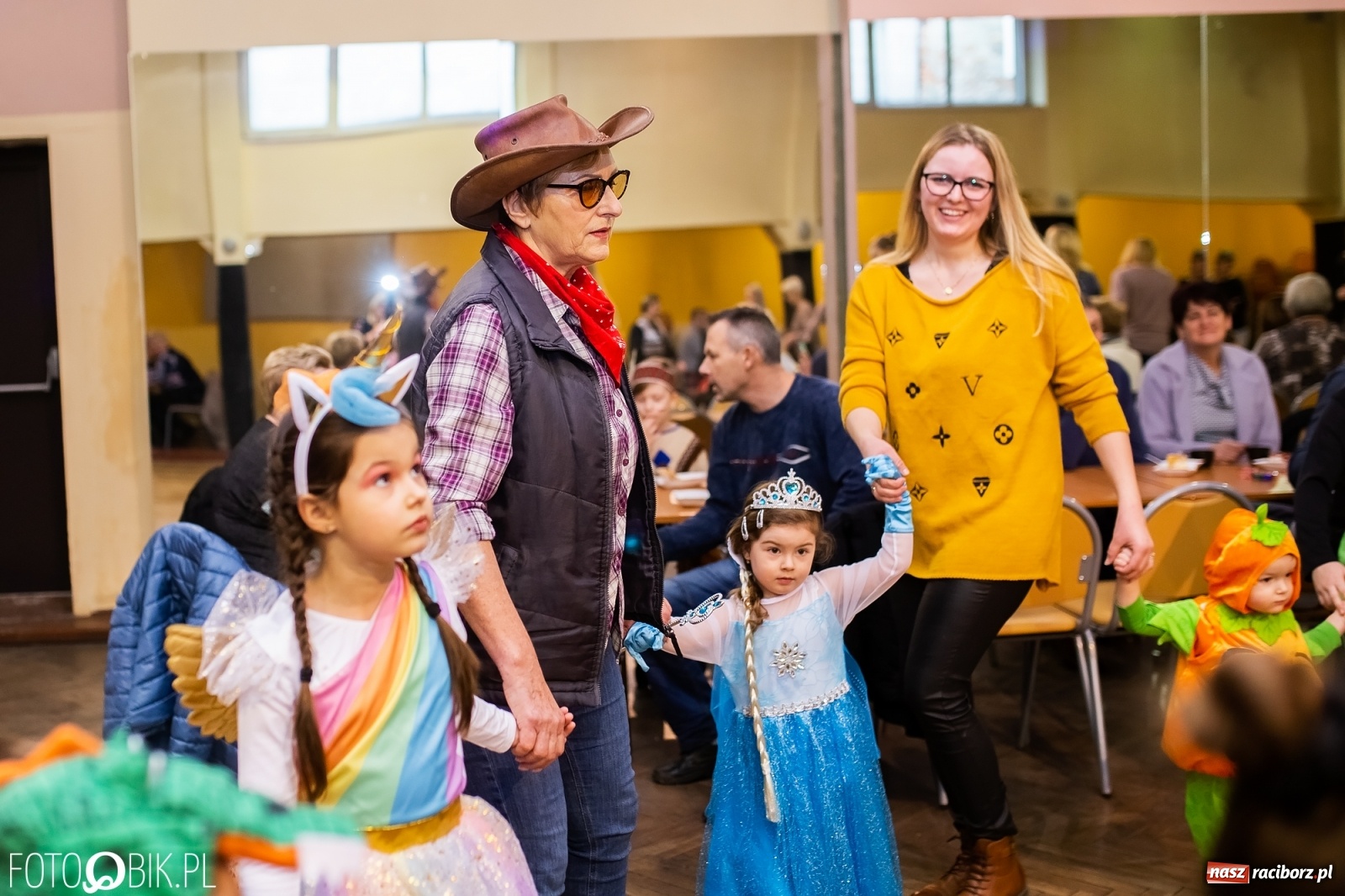 Zdjęcie w galerii na portalu naszraciborz.pl: Krzanowicki kolorowy Kinderball  wiadomości z regionu
