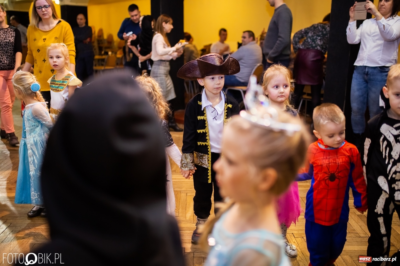 Zdjęcie w galerii na portalu naszraciborz.pl: Krzanowicki kolorowy Kinderball  wiadomości z regionu