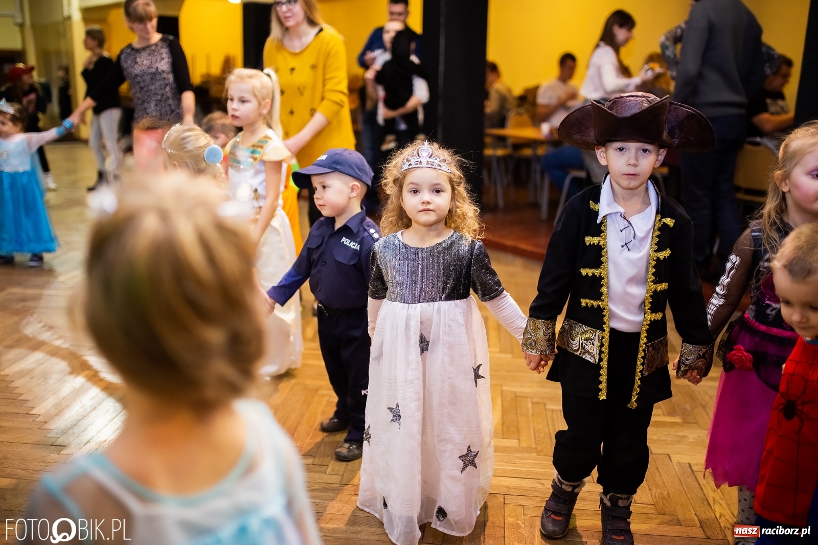 Zdjęcie w galerii na portalu naszraciborz.pl: Krzanowicki kolorowy Kinderball  wiadomości z regionu