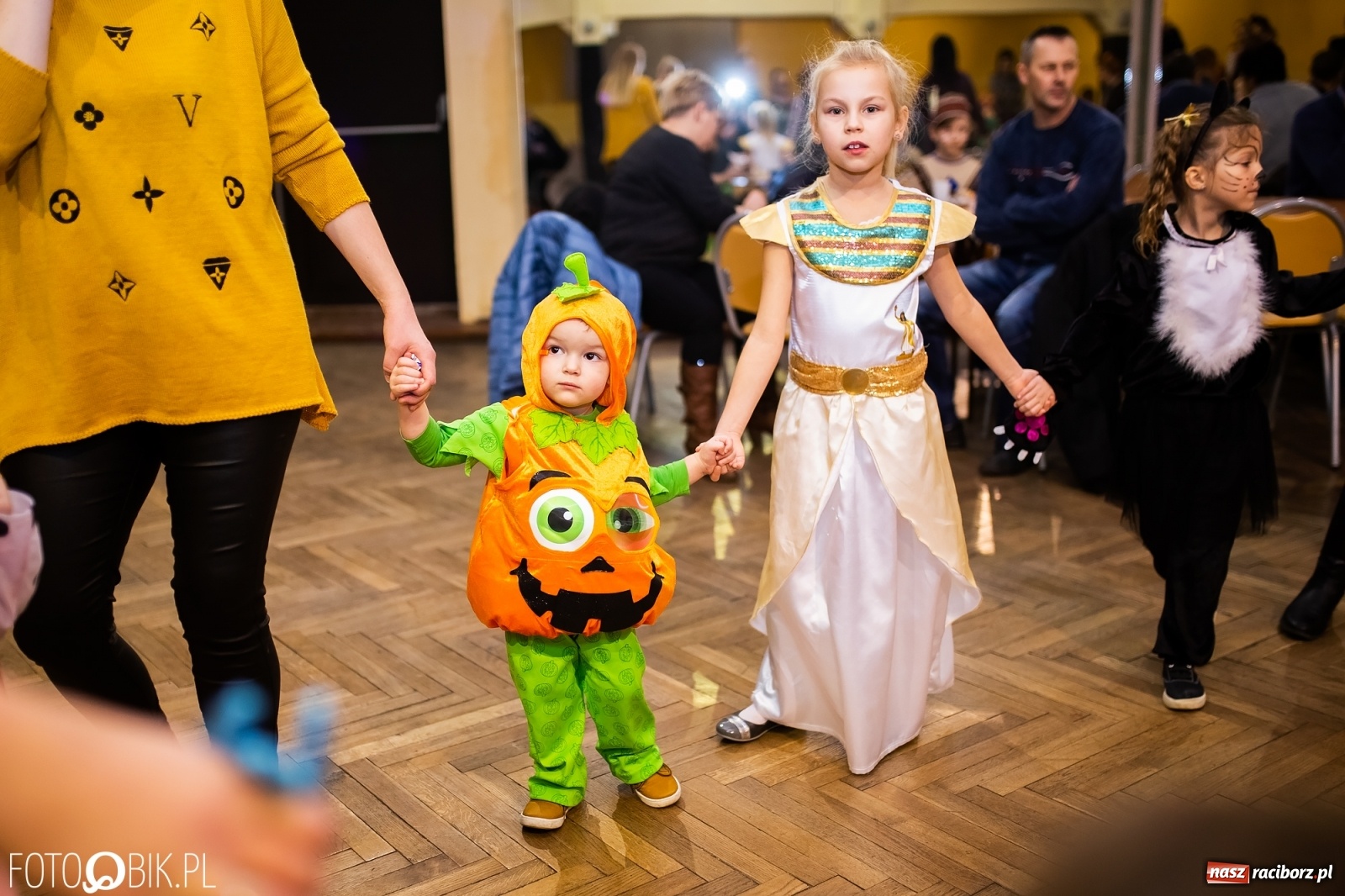 Zdjęcie w galerii na portalu naszraciborz.pl: Krzanowicki kolorowy Kinderball  wiadomości z regionu