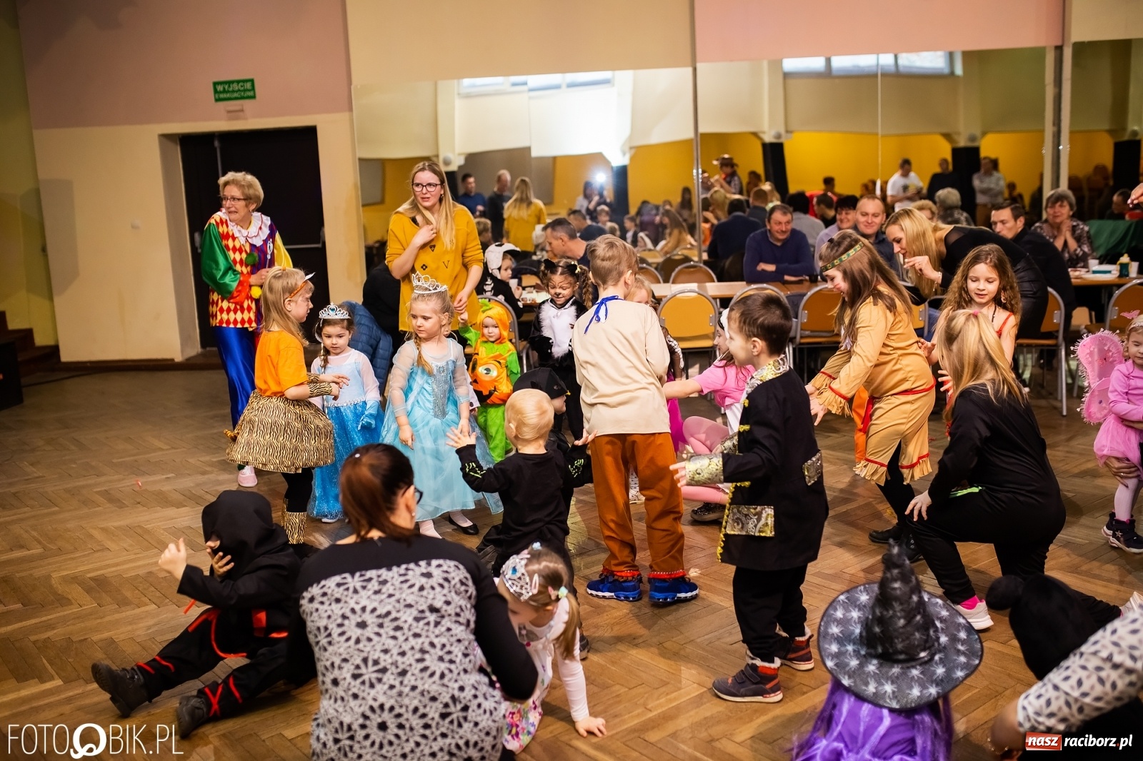 Zdjęcie w galerii na portalu naszraciborz.pl: Krzanowicki kolorowy Kinderball  wiadomości z regionu